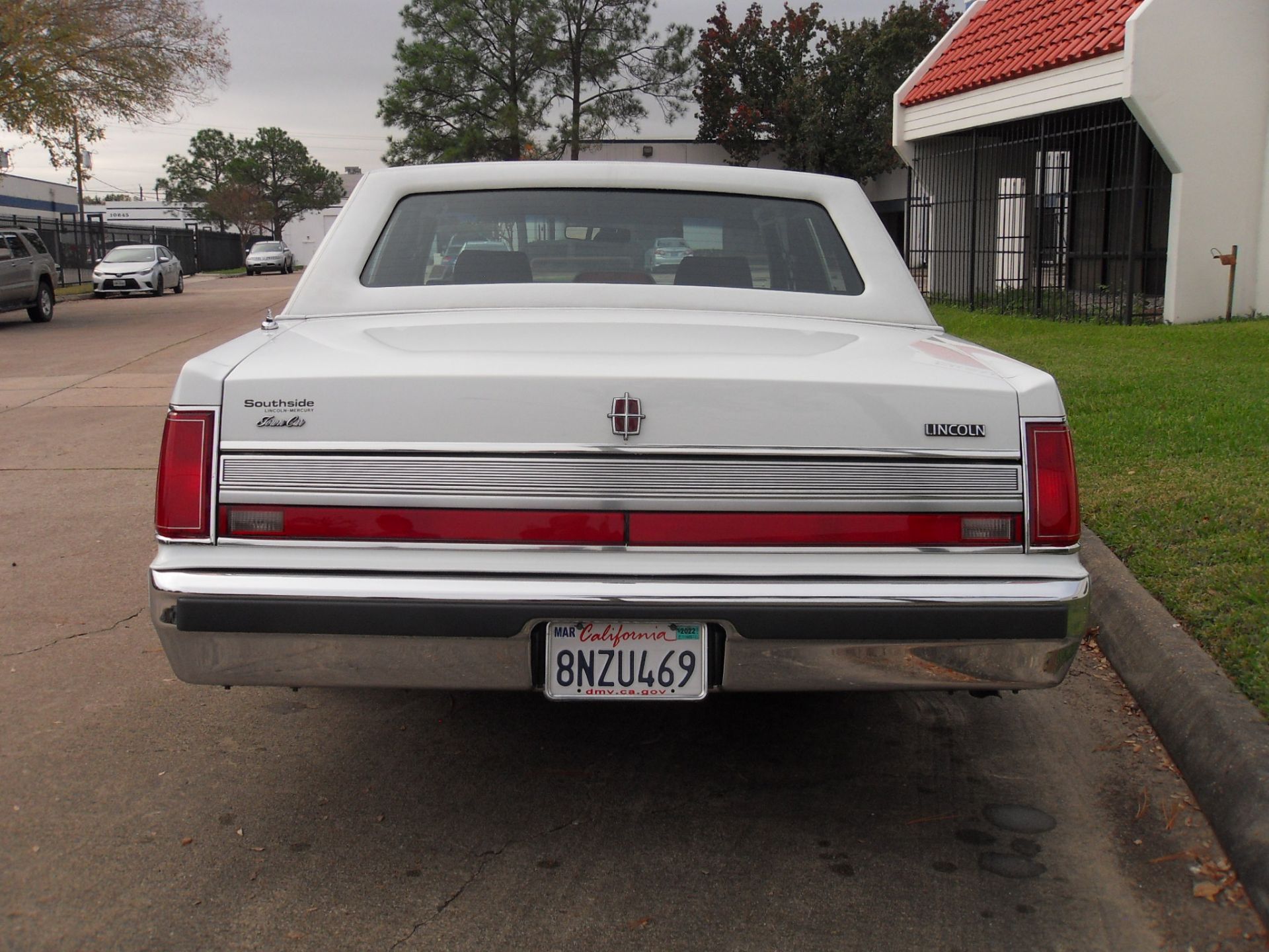 1989 Lincoln Town Car - Image 5 of 25