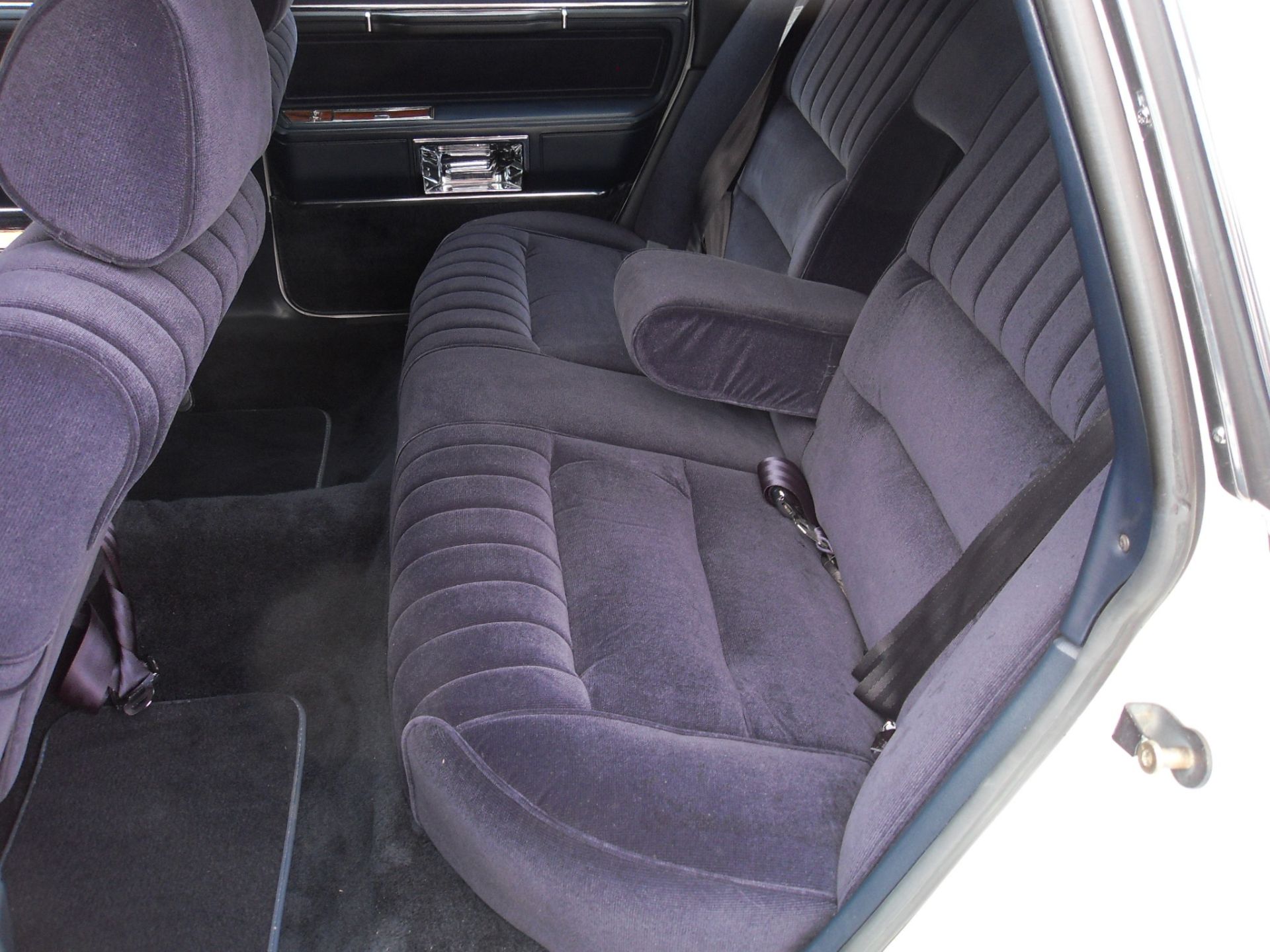 1989 Lincoln Town Car - Image 17 of 25