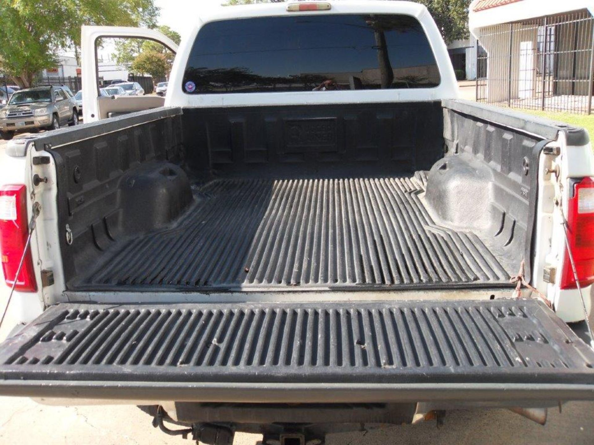 2008 Ford F250 XLT Super Duty Extended Cab Short Bed Pickup - Image 32 of 37