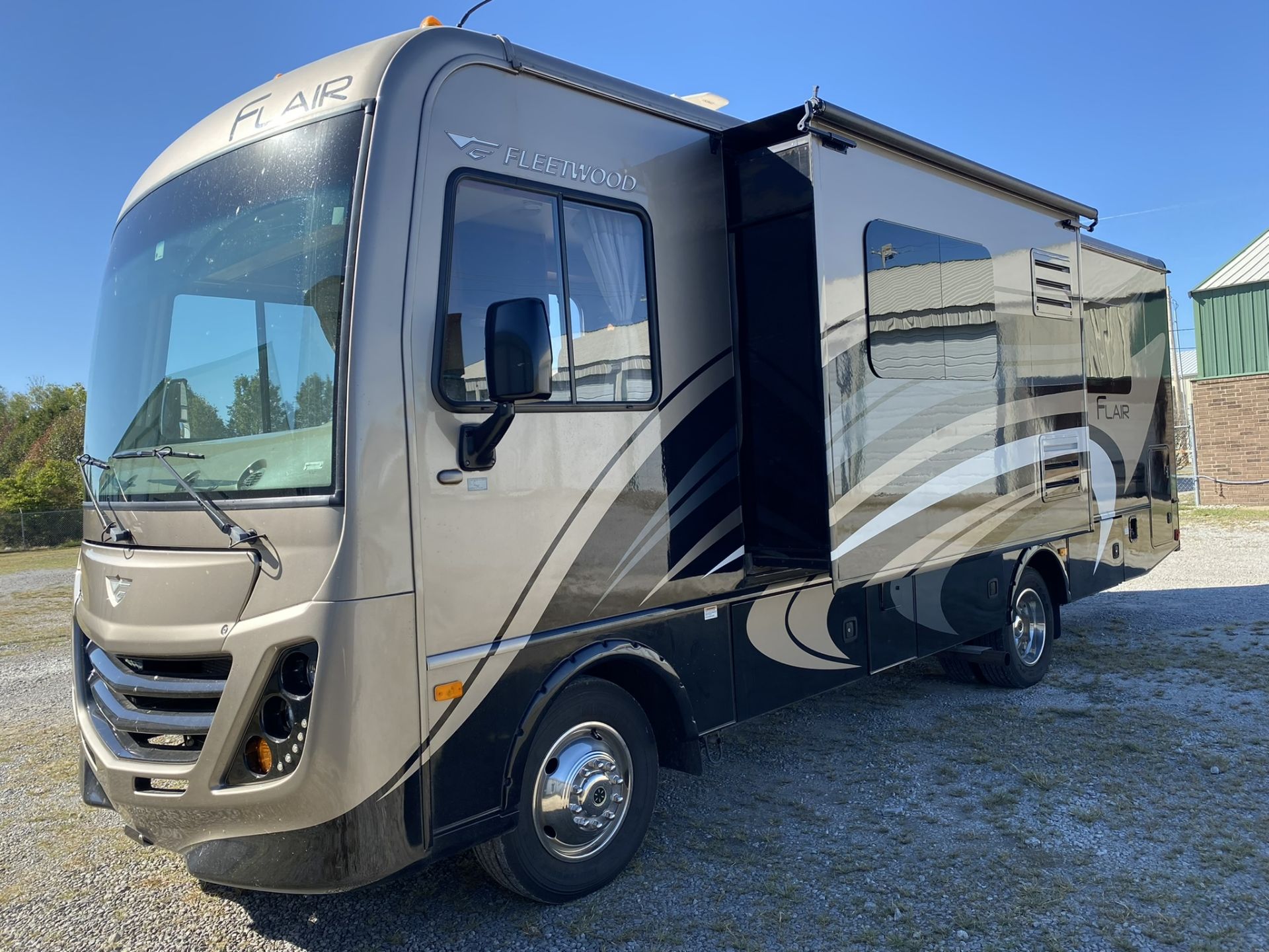 2015 Fleetwood Flair 26' Motorhome - Image 3 of 20