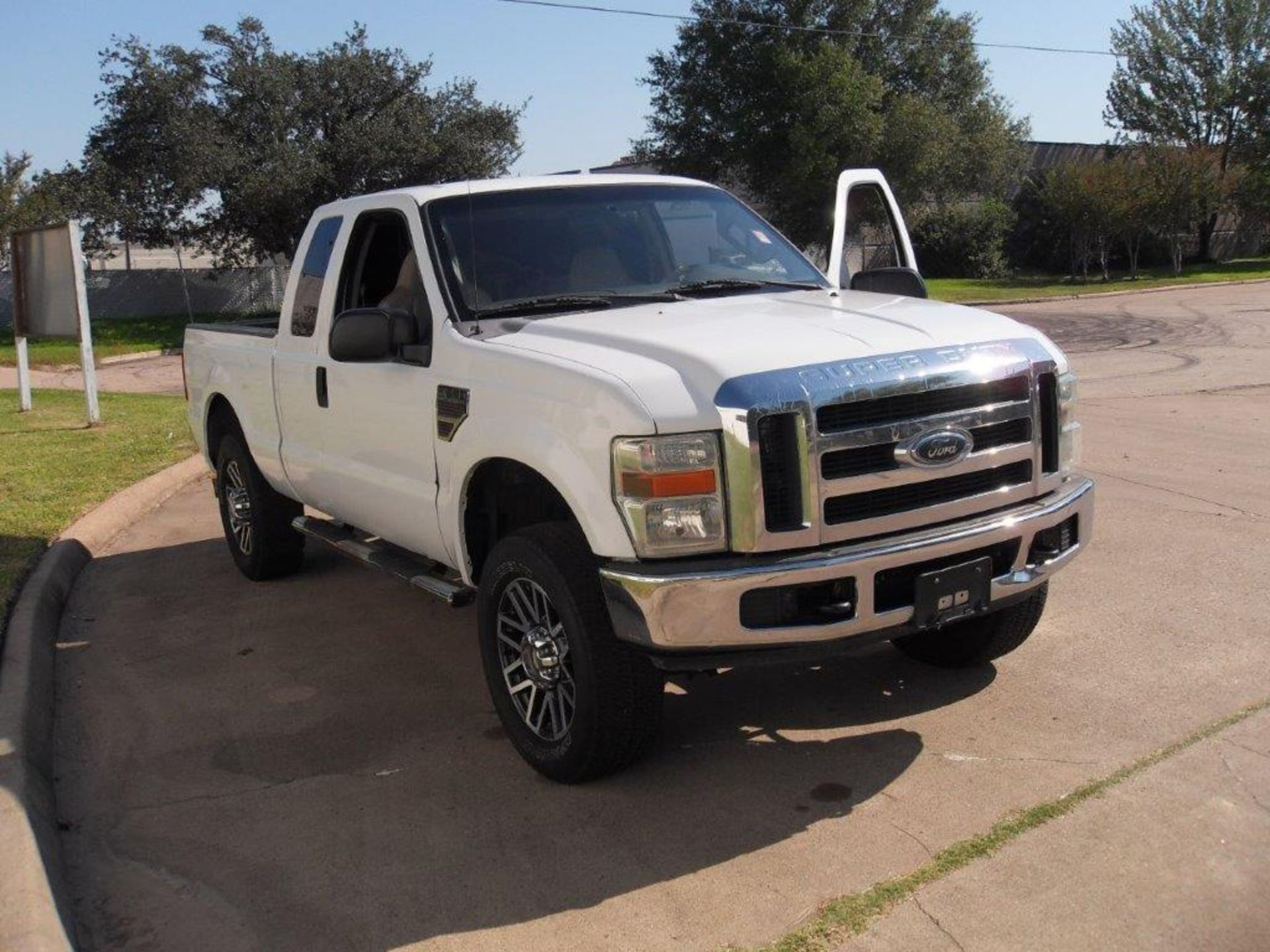 2008 Ford F250 XLT Super Duty Extended Cab Short Bed Pickup - Image 5 of 37