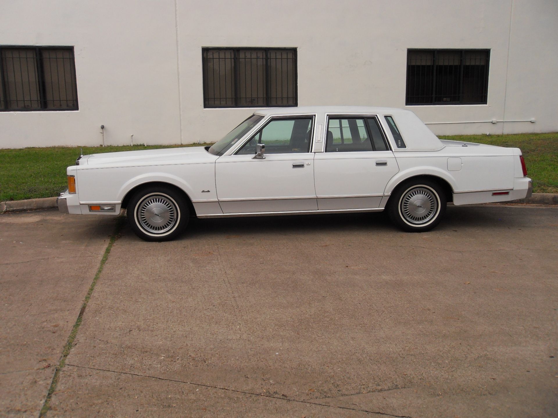 1989 Lincoln Town Car - Image 6 of 25