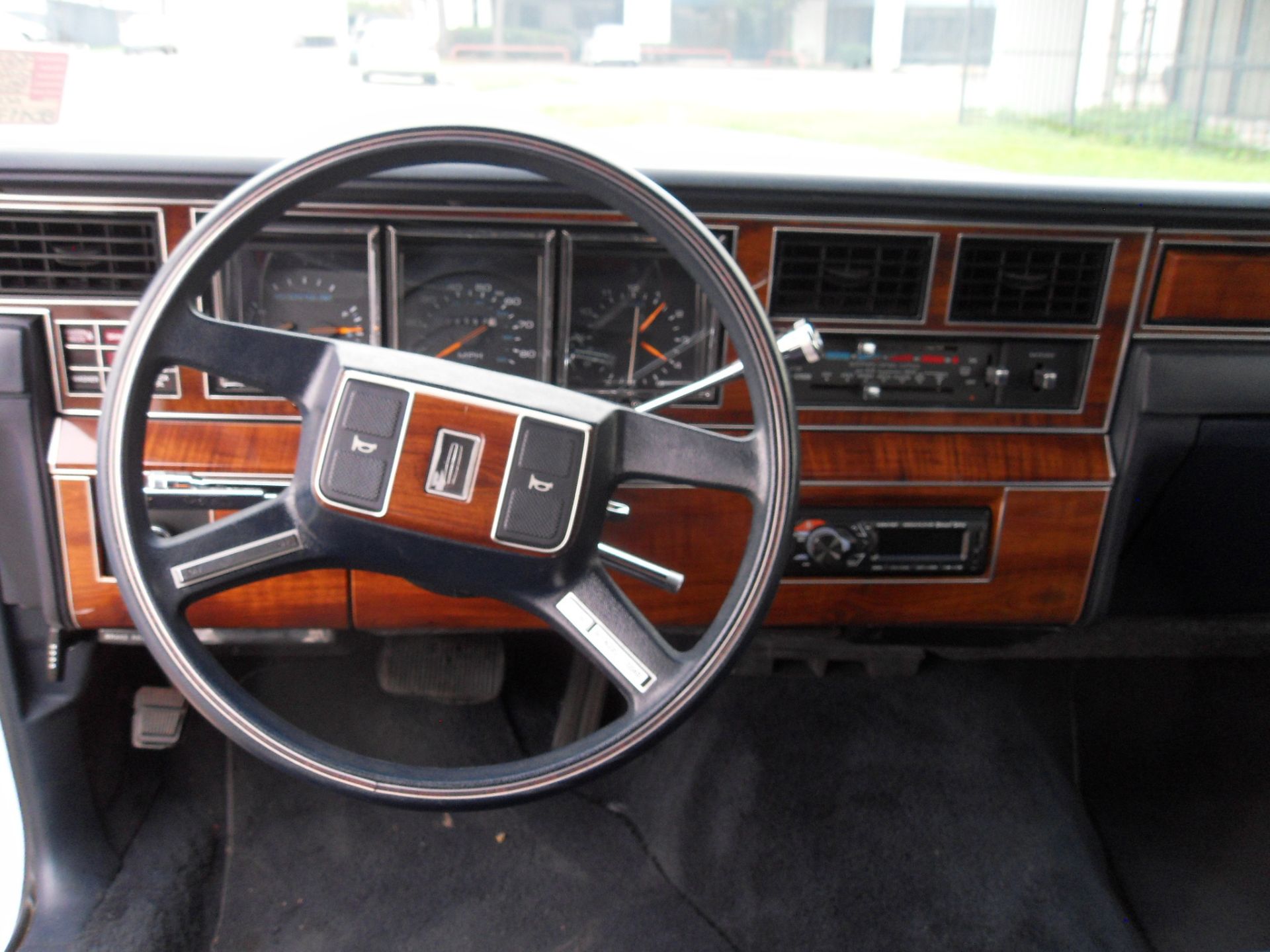 1989 Lincoln Town Car - Image 14 of 25