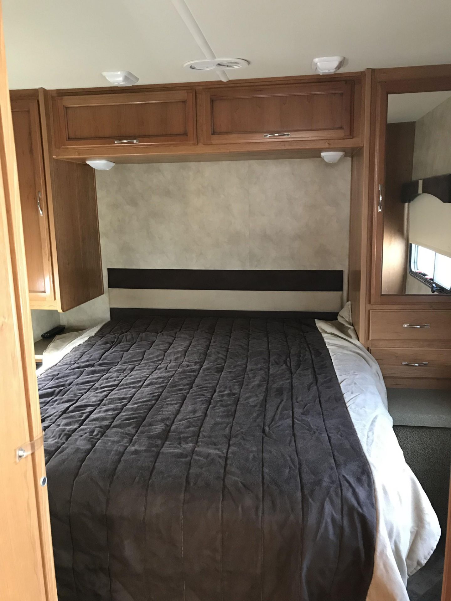 2015 Fleetwood Flair 26' Motorhome - Image 10 of 20