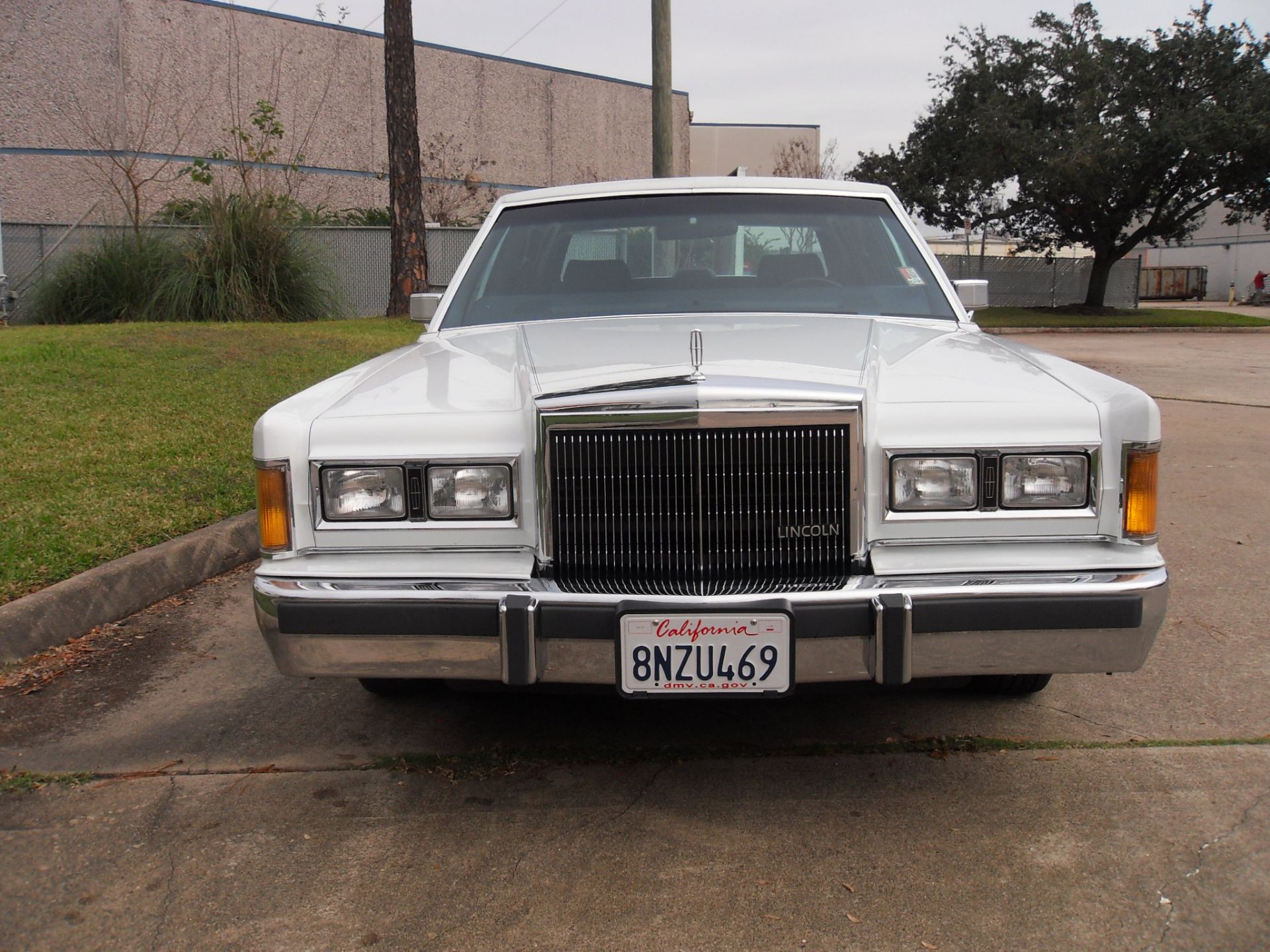 1989 Lincoln Town Car - Image 4 of 25