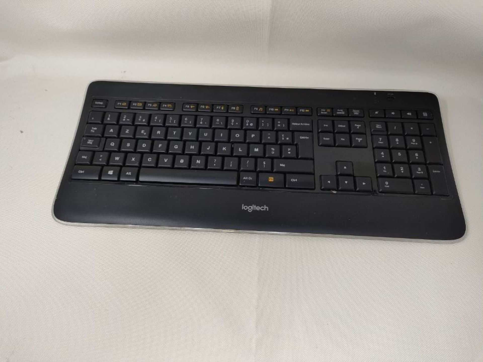 RRP £99.00 Logitech K800 Illuminated Wireless Keyboard, AZERTY French Layout - Image 2 of 3