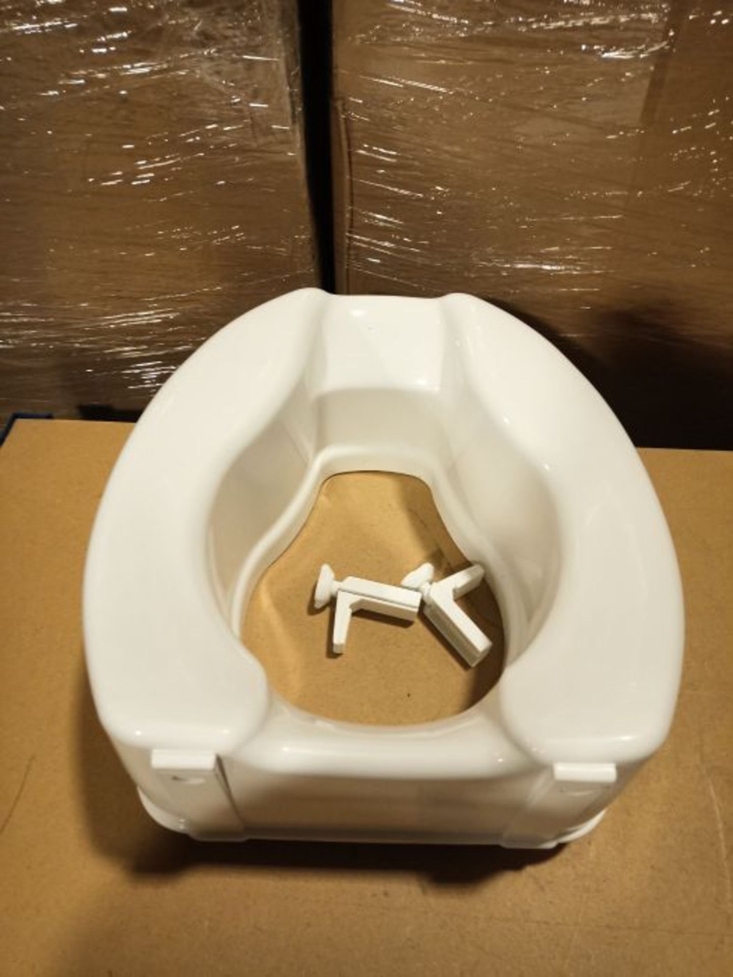 Homecraft Savanah Raised Toilet Seat, 15cm(6") High Elevated Toilet Seat Locks Onto To - Image 3 of 3