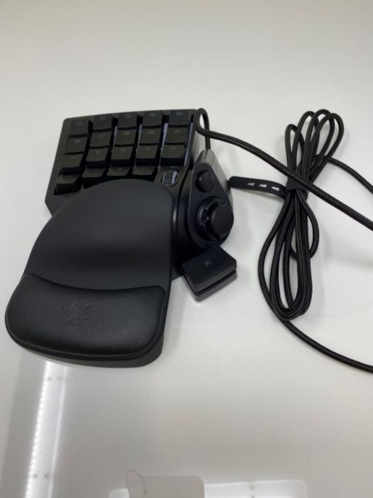 RRP £73.00 Razer Tartarus V2 Mecha-Membrane Gaming Keypad - 32 Programmable Keys - Image 3 of 3