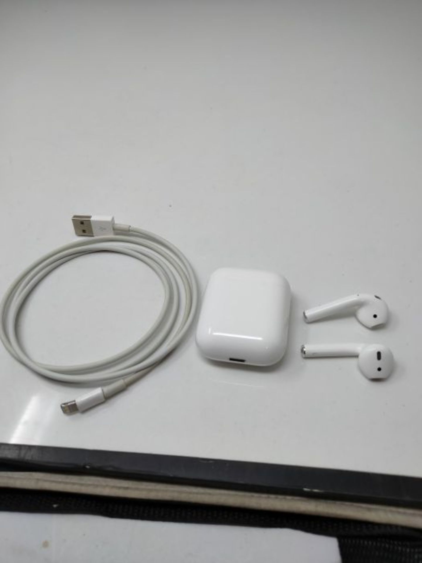 RRP £159.00 Apple AirPods with Charging Case (Wired) - Image 3 of 3