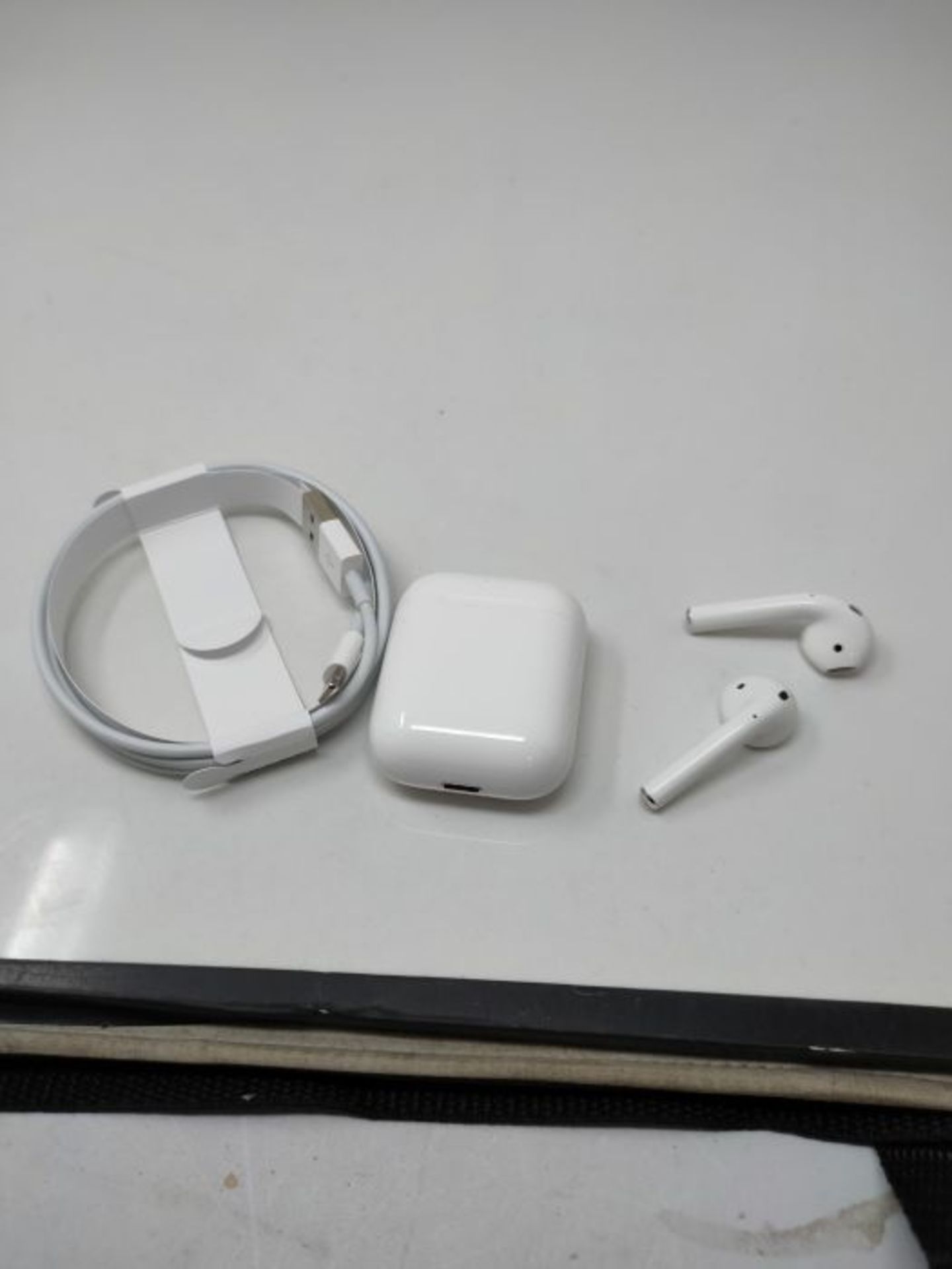 RRP £159.00 Apple AirPods with Charging Case (Wired) - Image 3 of 3