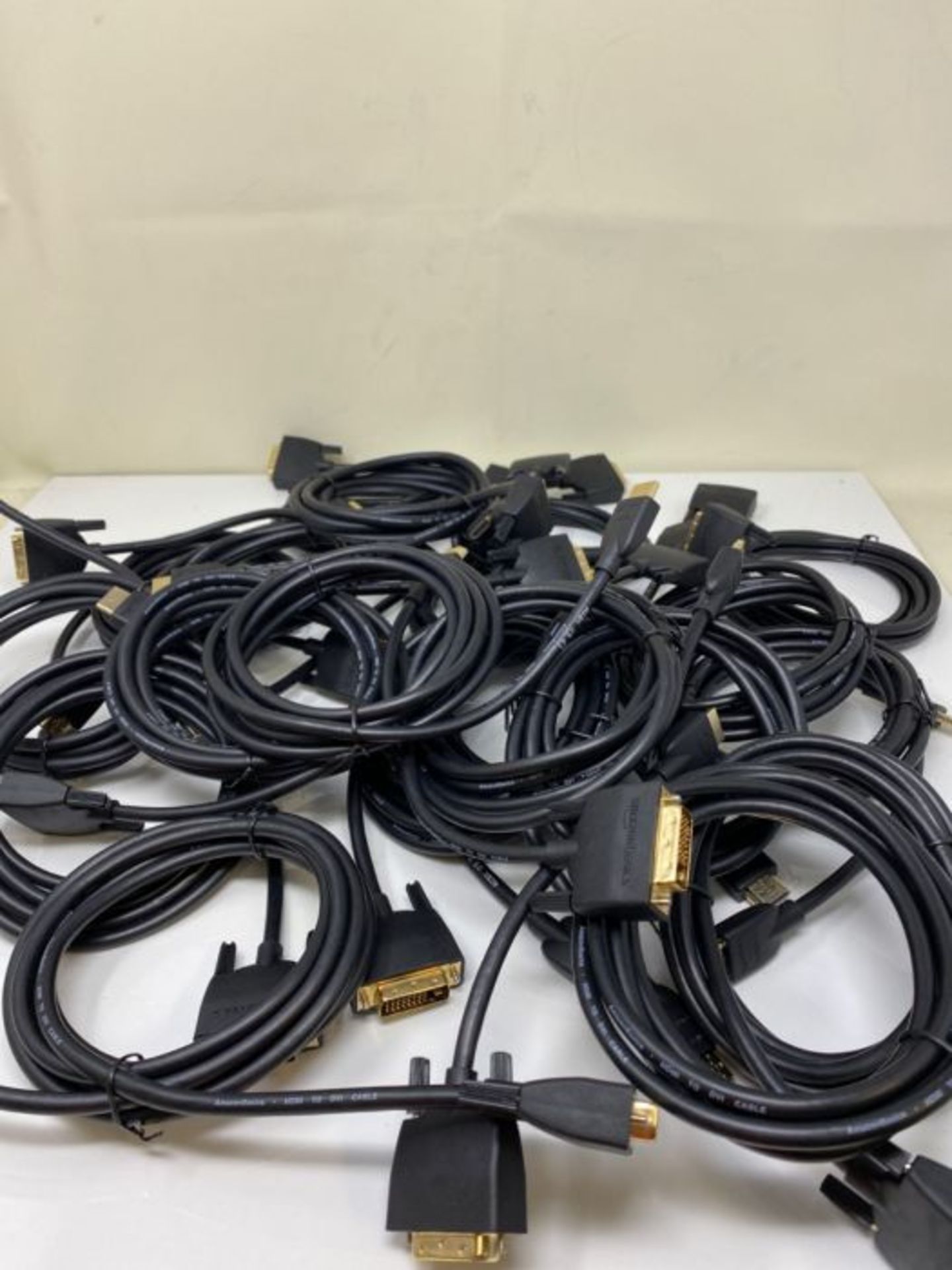 RRP £63.00 Amazon Basics HDMI to DVI Adapter Cable - 6 Feet, 24-Pack (Not for connecting to SCART - Image 2 of 2