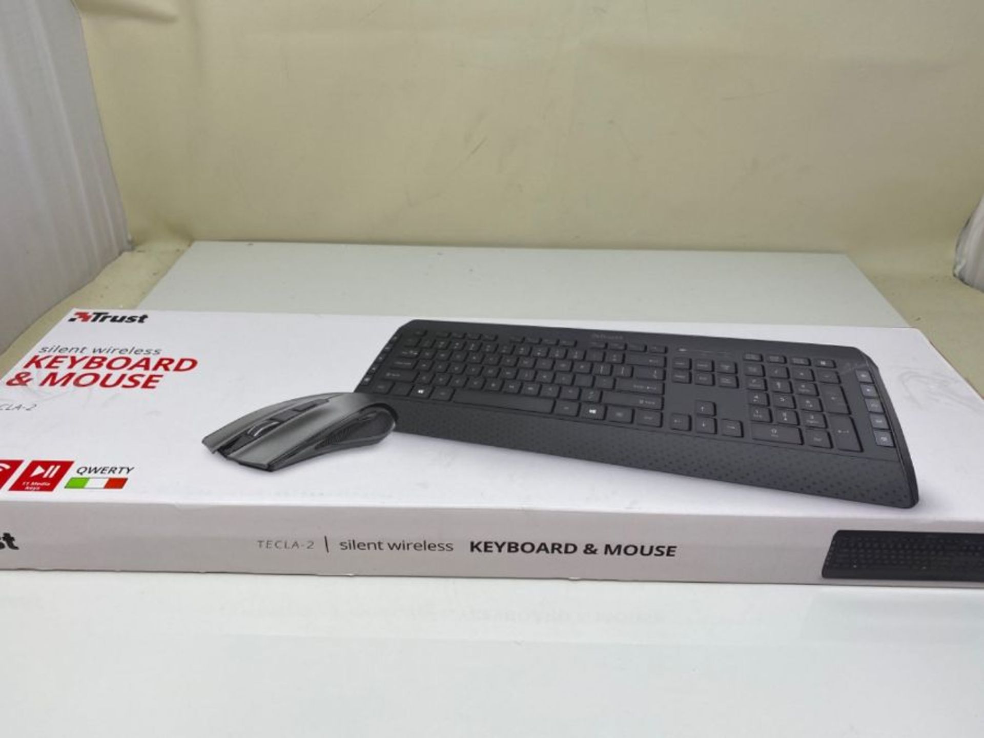 Trust Tecla-2 Wireless Keyboard and Mouse [Italian Layout], Black - Image 2 of 3