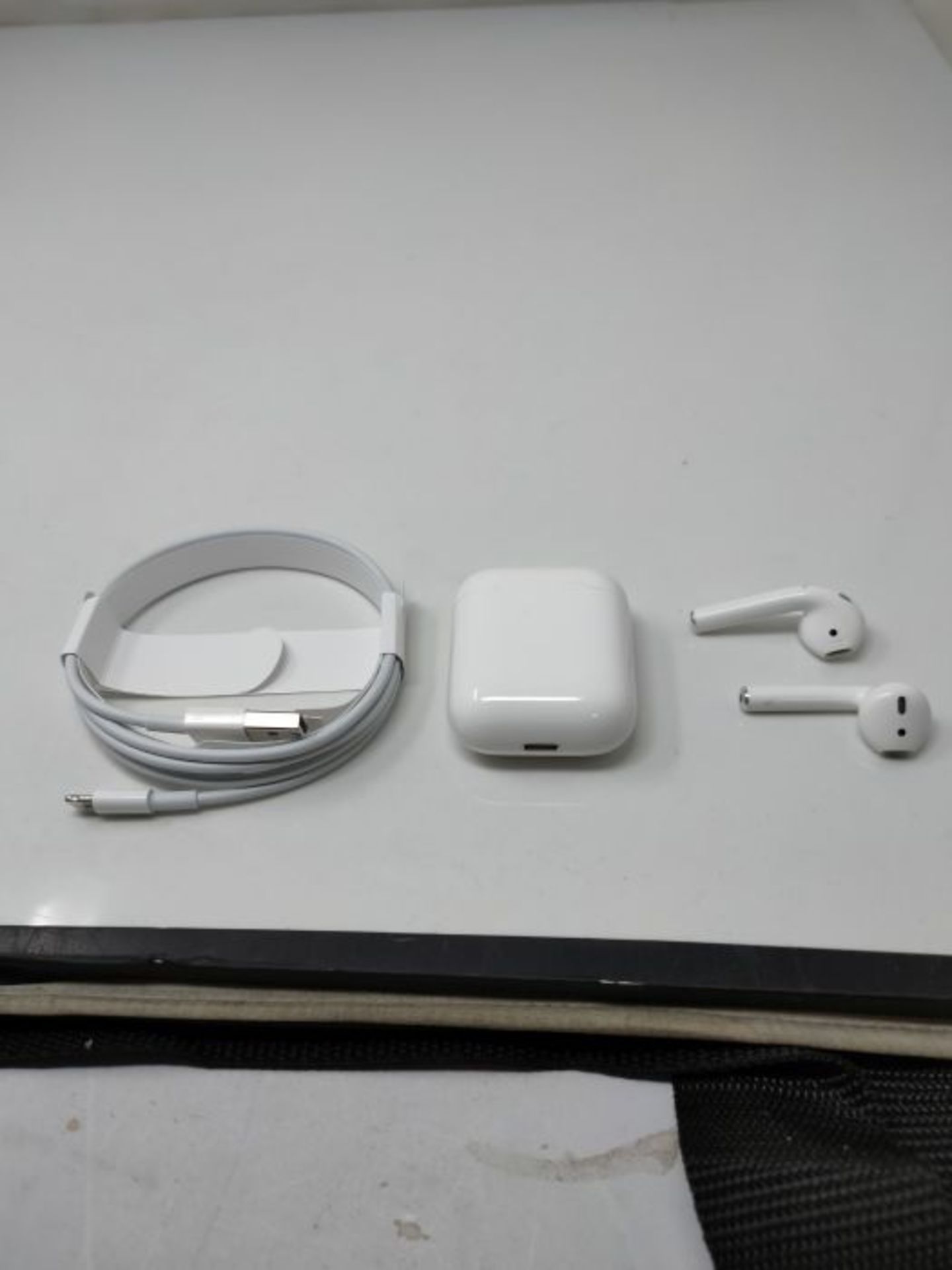 RRP £159.00 Apple AirPods with Charging Case (Wired) - Image 3 of 3