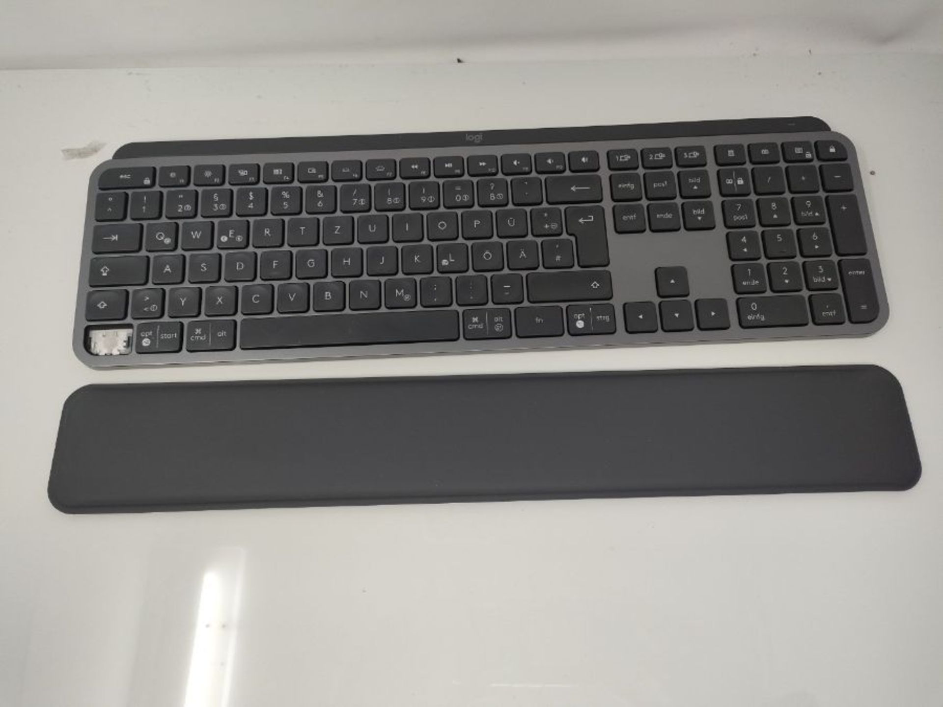 RRP £90.00 [CRACKED] Logitech MX Keys Plus kabellose beleuchtete Tastatur mit Handballenauflage, - Image 3 of 3