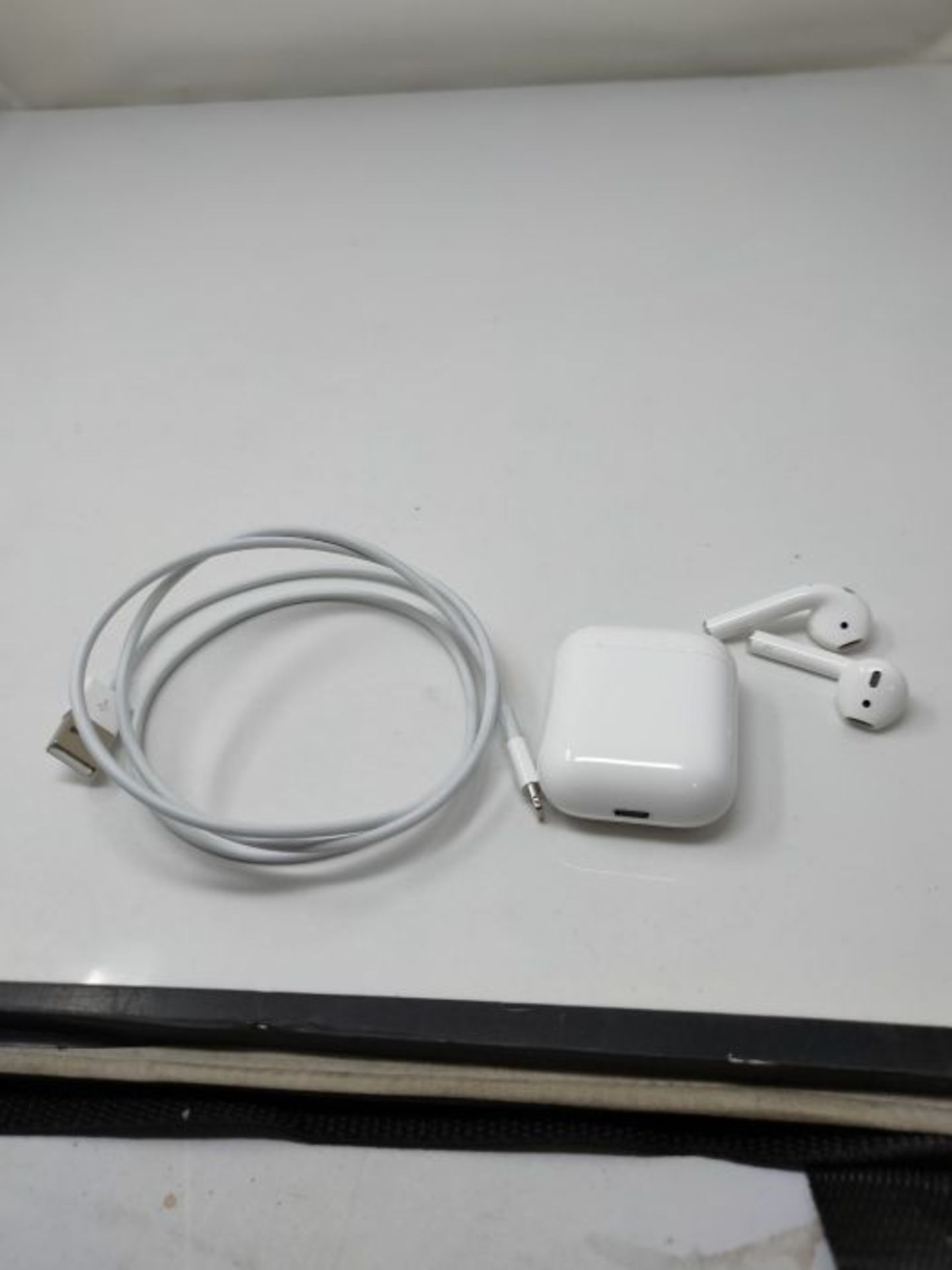 RRP £159.00 Apple AirPods with Charging Case (Wired) - Image 3 of 3