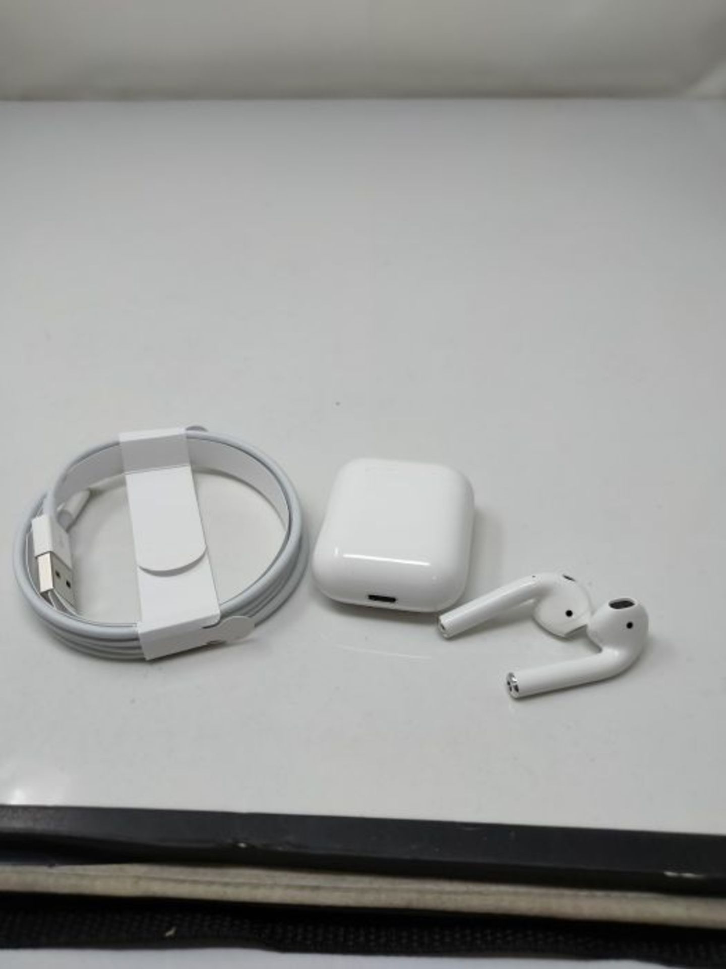 RRP £159.00 Apple AirPods with Charging Case (Wired) - Image 3 of 3