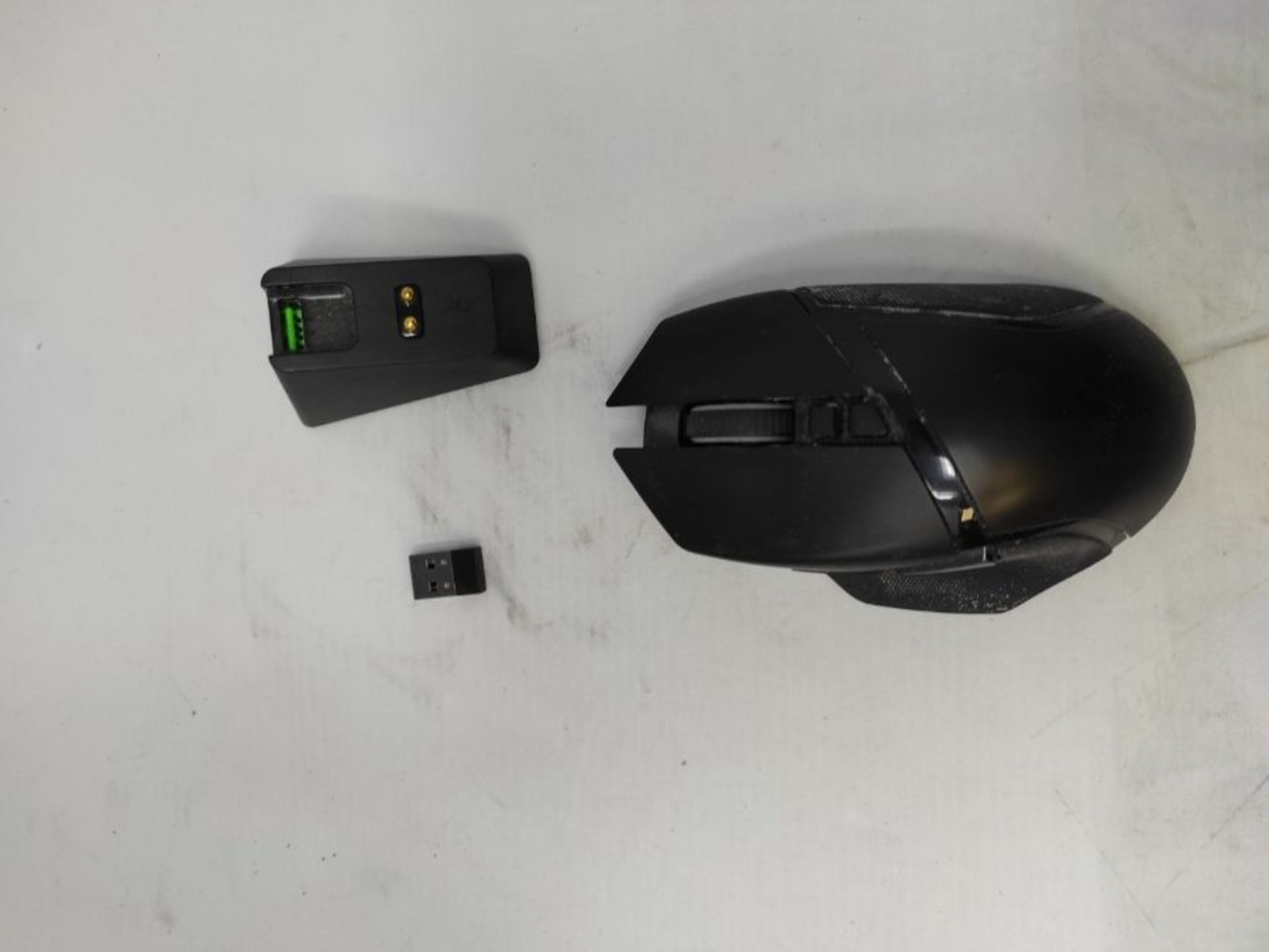 RRP £140.00 Razer Basilisk Ultimate with Charging Station - Wireless Gaming Mouse (11 Programmable - Image 3 of 3