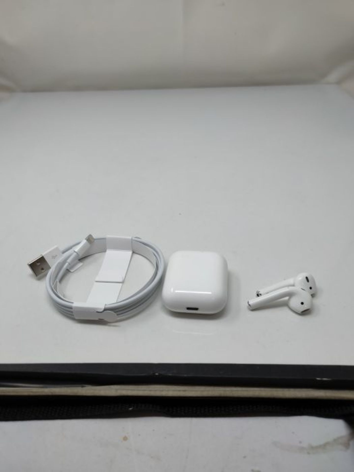 RRP £159.00 Apple AirPods with Charging Case (Wired) - Image 3 of 3