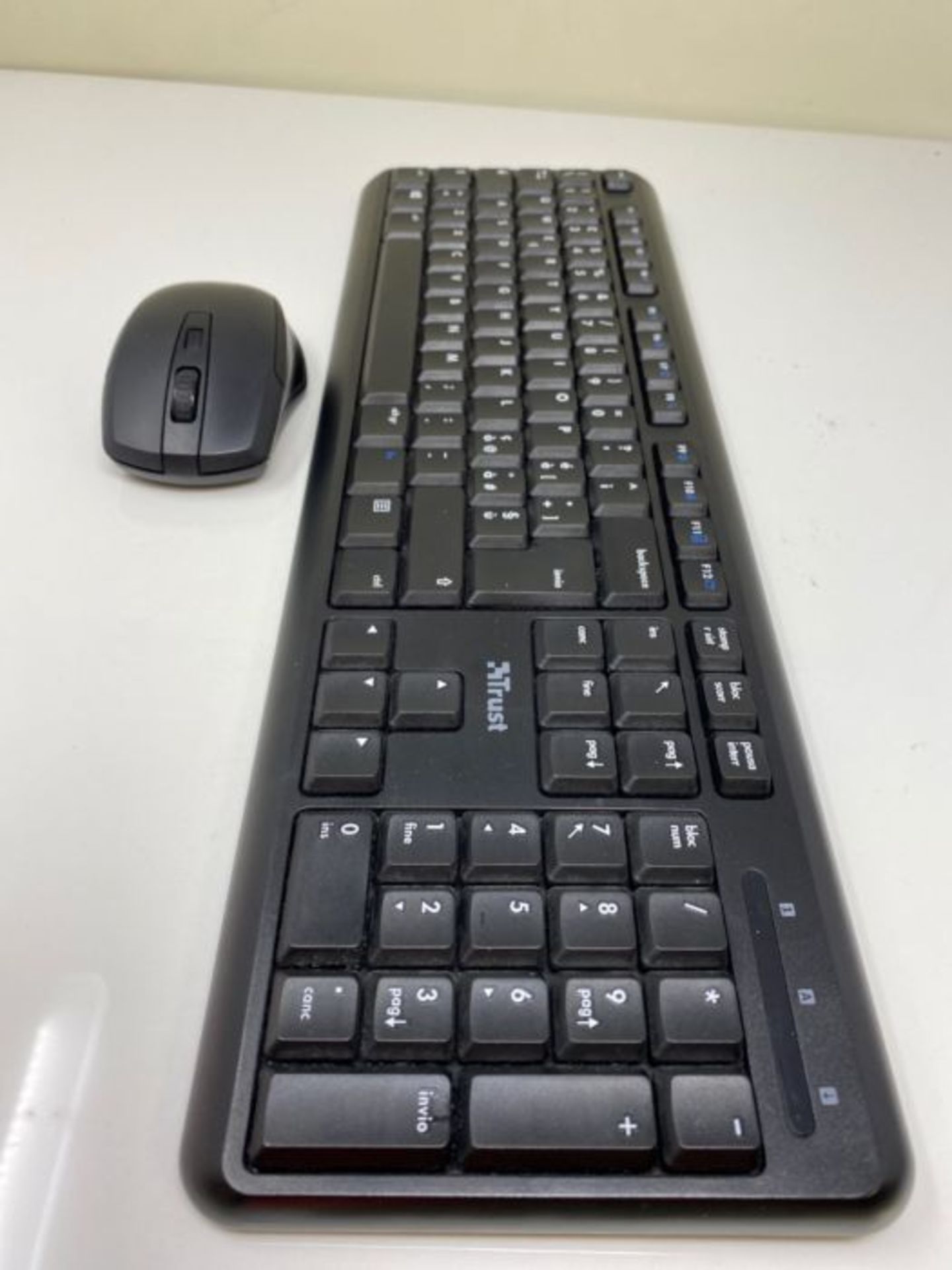 Trust Ymo Wireless Keyboard and Mouse Set Italian Layout for Windows/Linux (Silent, Wi - Image 2 of 2