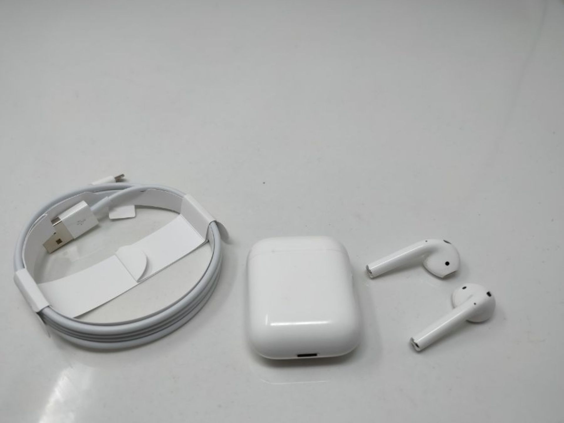 RRP £159.00 Apple AirPods with Charging Case (Wired) - Image 3 of 3