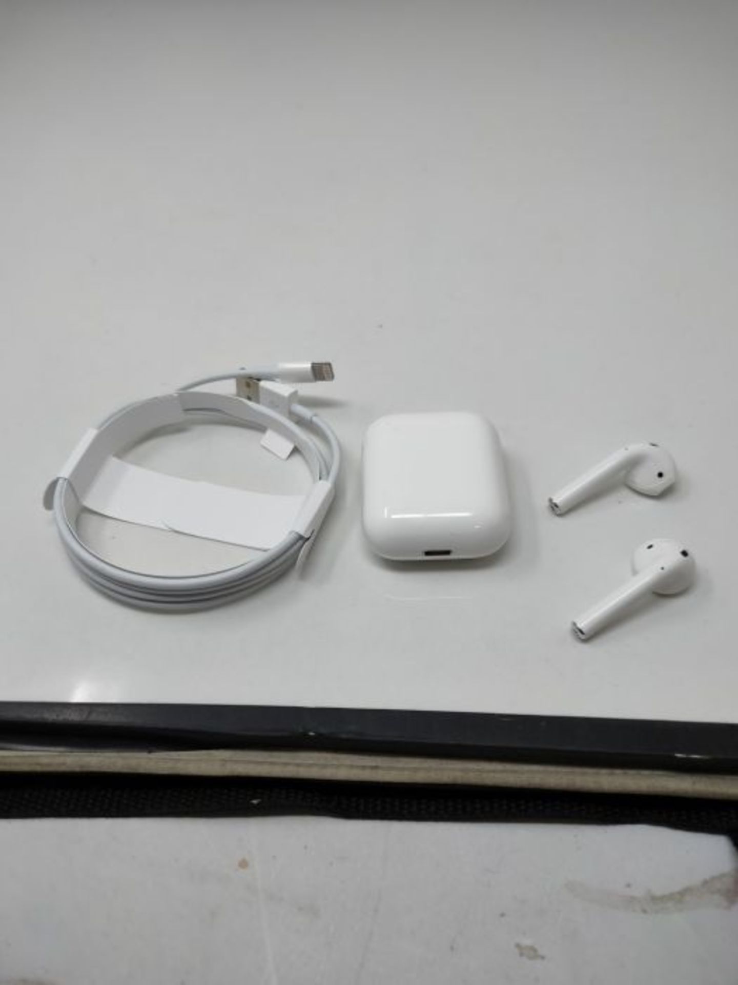 RRP £159.00 Apple AirPods with Charging Case (Wired) - Image 3 of 3