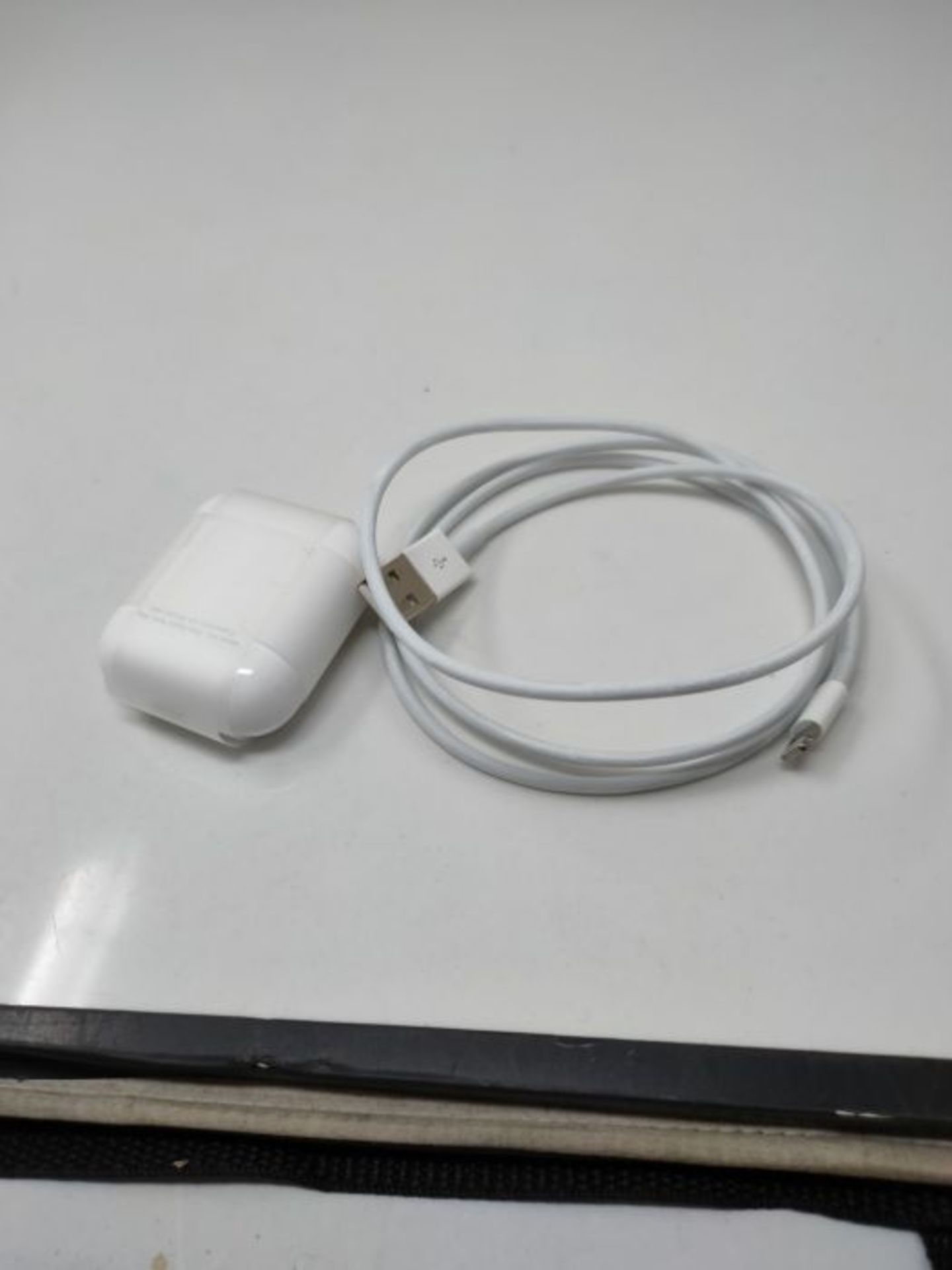 RRP £159.00 Apple AirPods with Charging Case (Wired) - Image 3 of 3