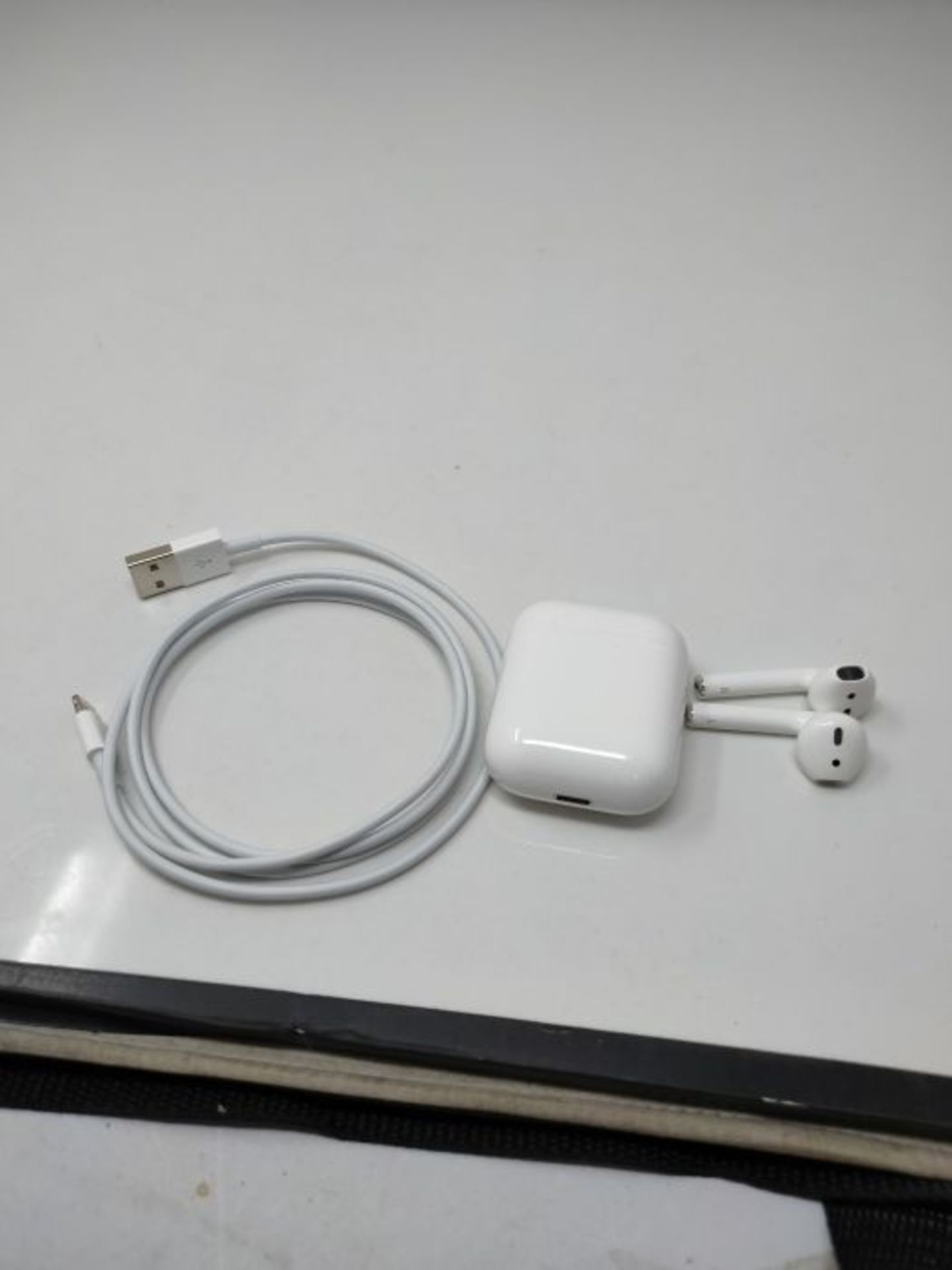 RRP £159.00 Apple AirPods with Charging Case (Wired) - Image 3 of 3