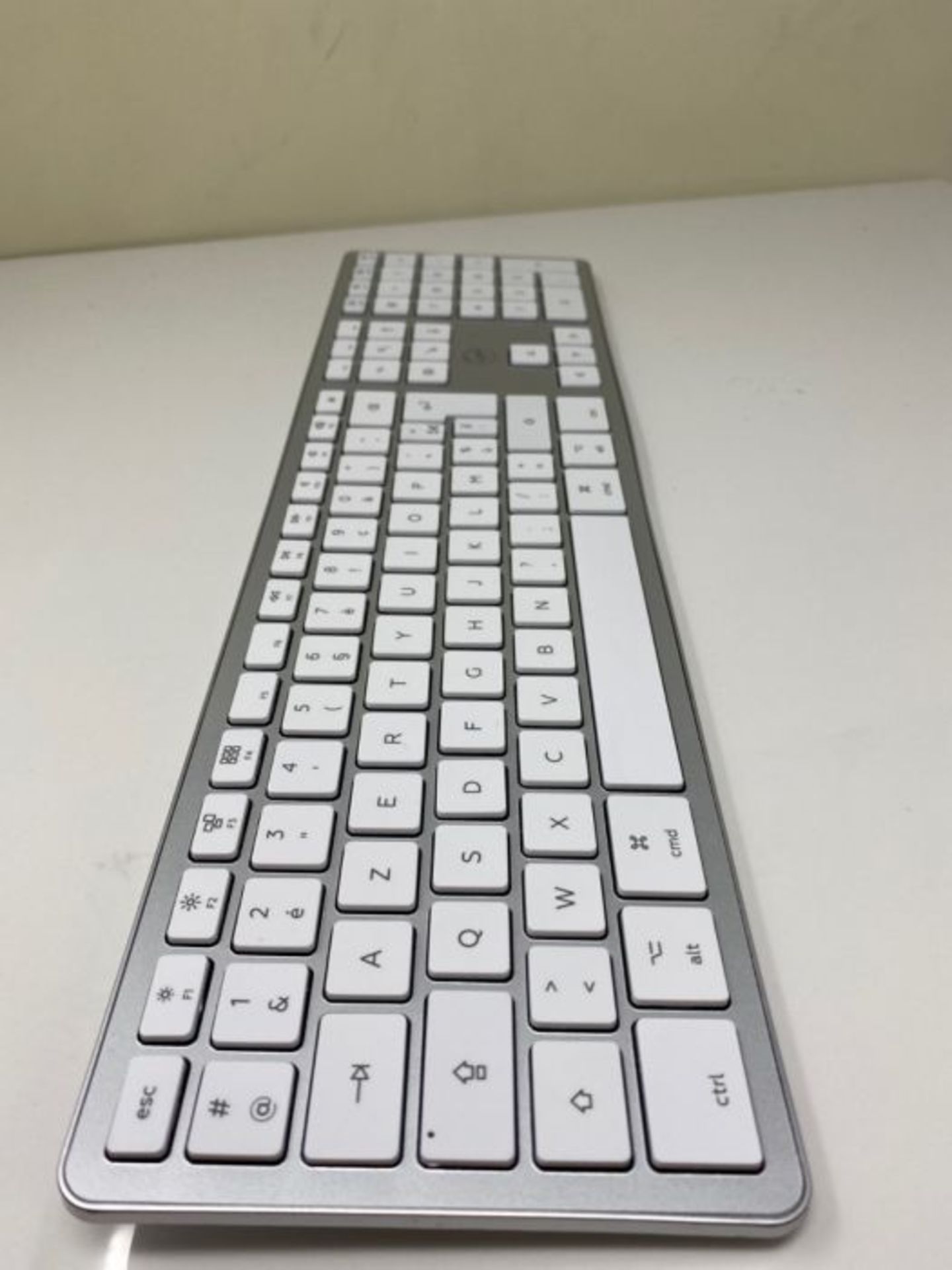 Mobility Lab Clavier fran·ais AZERTY sans fil pour Mac  blanc et argent· - Image 3 of 3