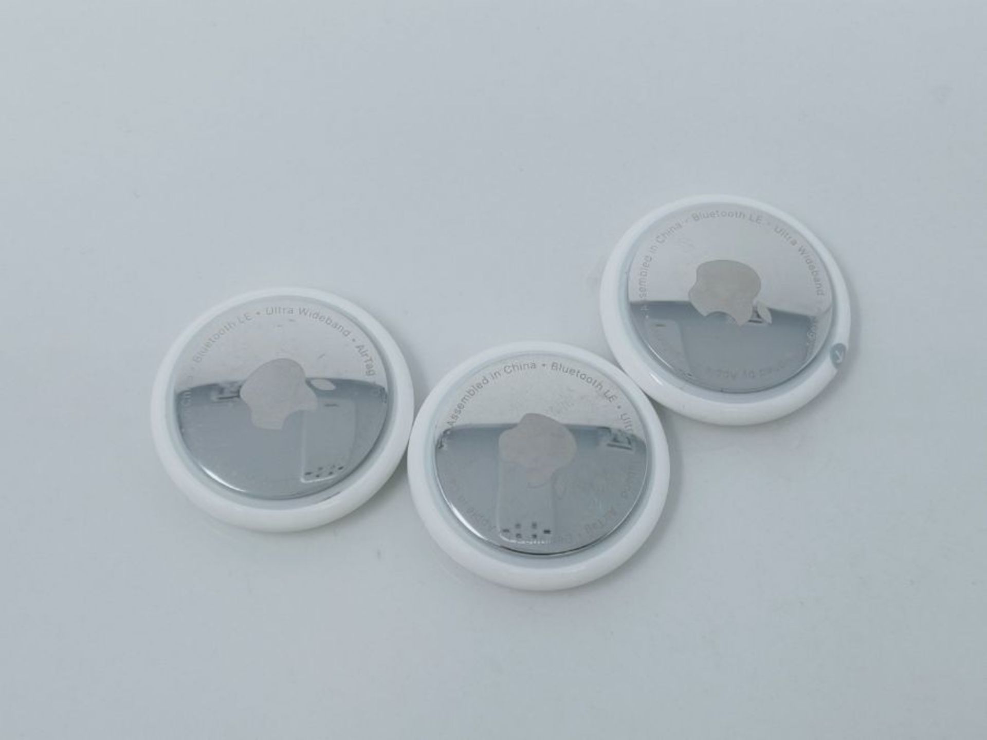 RRP £86.00 [INCOMPLETE] New Apple AirTag, Bluetooth Item Finder and Key Finder (4 pack) - Image 3 of 3