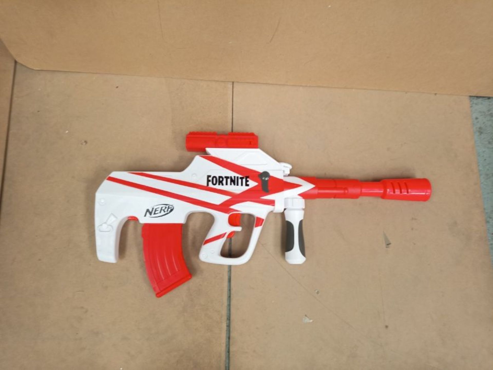 RRP ?52.00 Nerf Fortnite, motorised B-AR blaster, converge wrap, 10 dart clip, 10 official Nerf e - Image 3 of 3