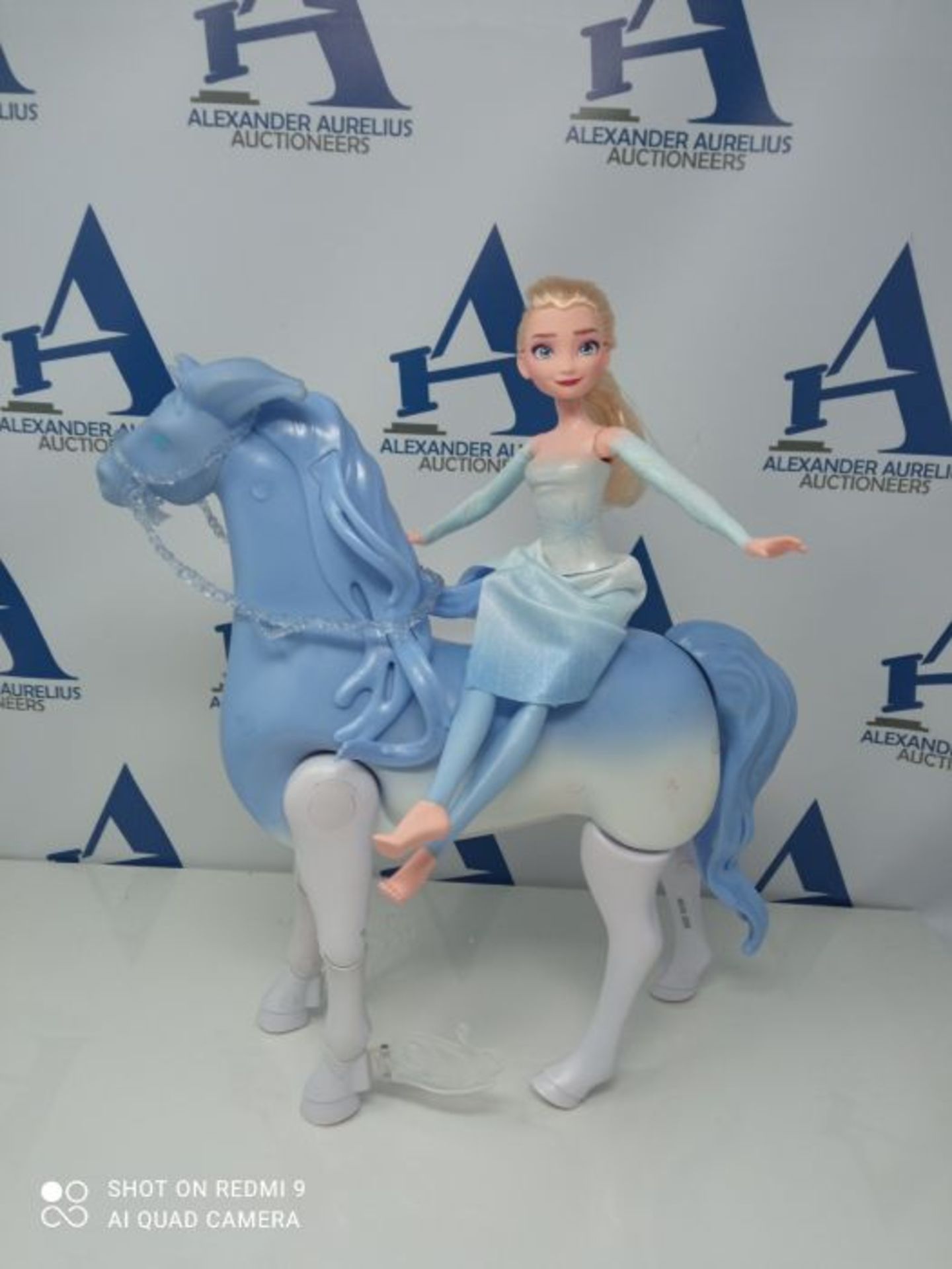 RRP ?64.00 Hasbro Frozen - Frozen 2, Elsa e Il Cavallo Nokk Elettronico (Bambola di Elsa con Cava - Image 3 of 3