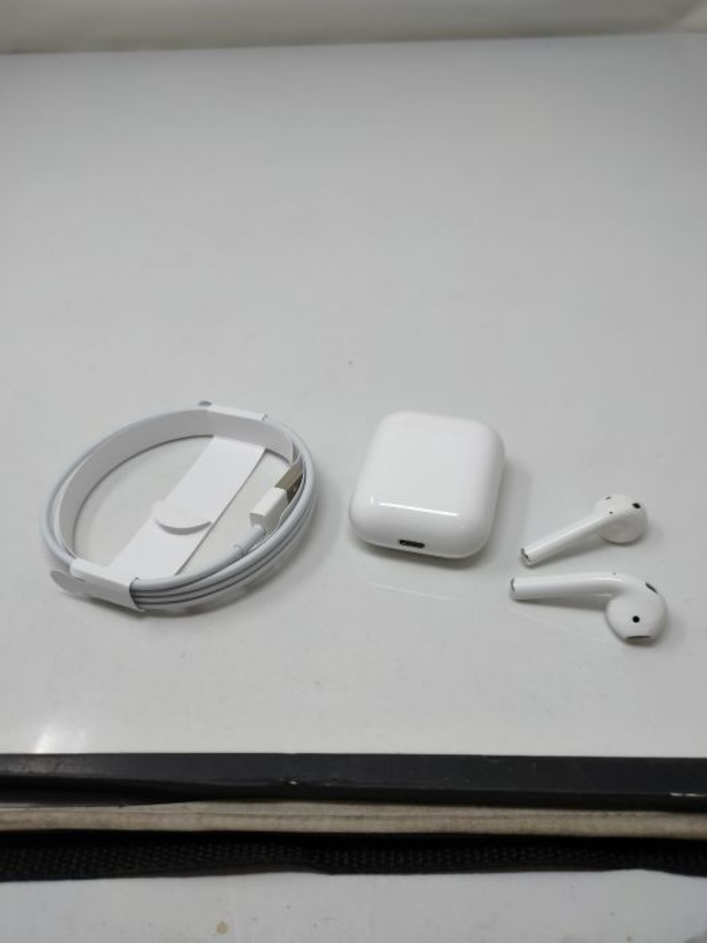 RRP £159.00 Apple AirPods with Charging Case (Wired) - Image 3 of 3