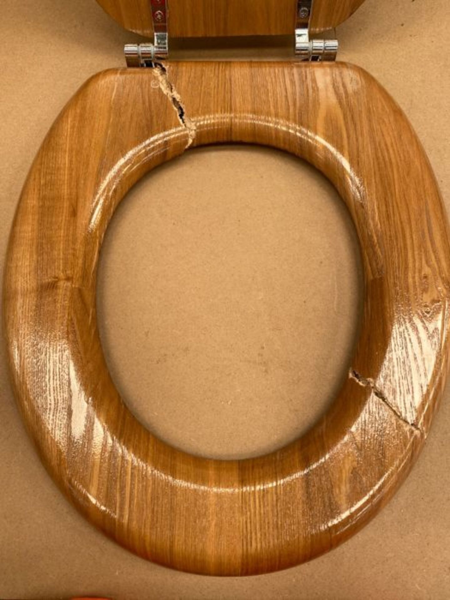 [Cracked] Angel Shield High-Quality Antibacterial Wooden Toilet Seat Adjustable Hinges - Image 3 of 3