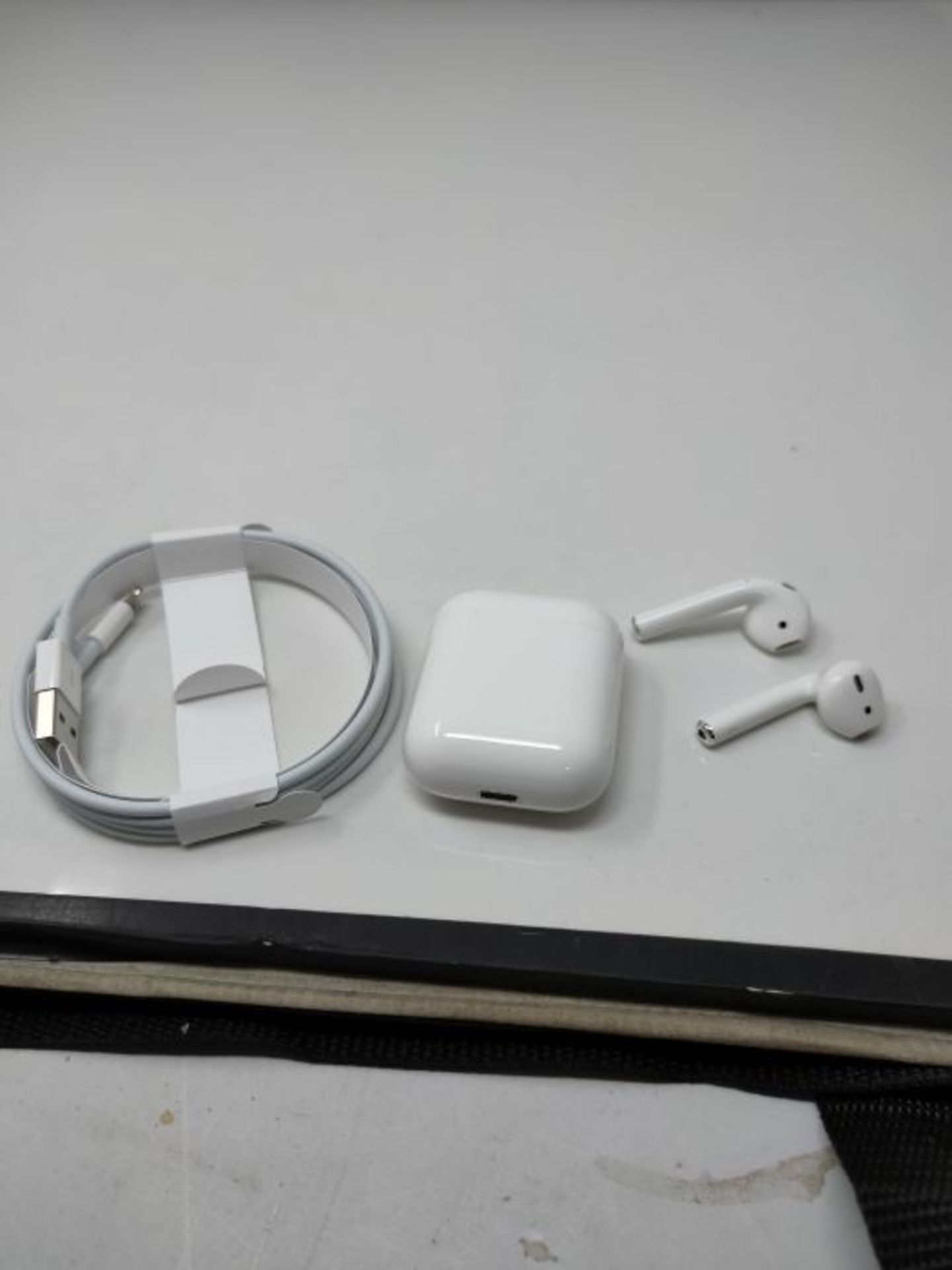 RRP £159.00 Apple AirPods with Charging Case (Wired) - Image 3 of 3