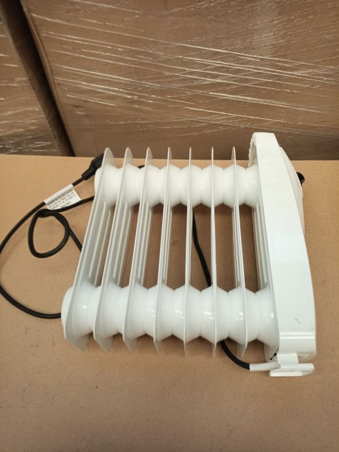 RRP £95.00 Challenge 0.9kW Mini Oil Filled Radiator - White - Image 3 of 3