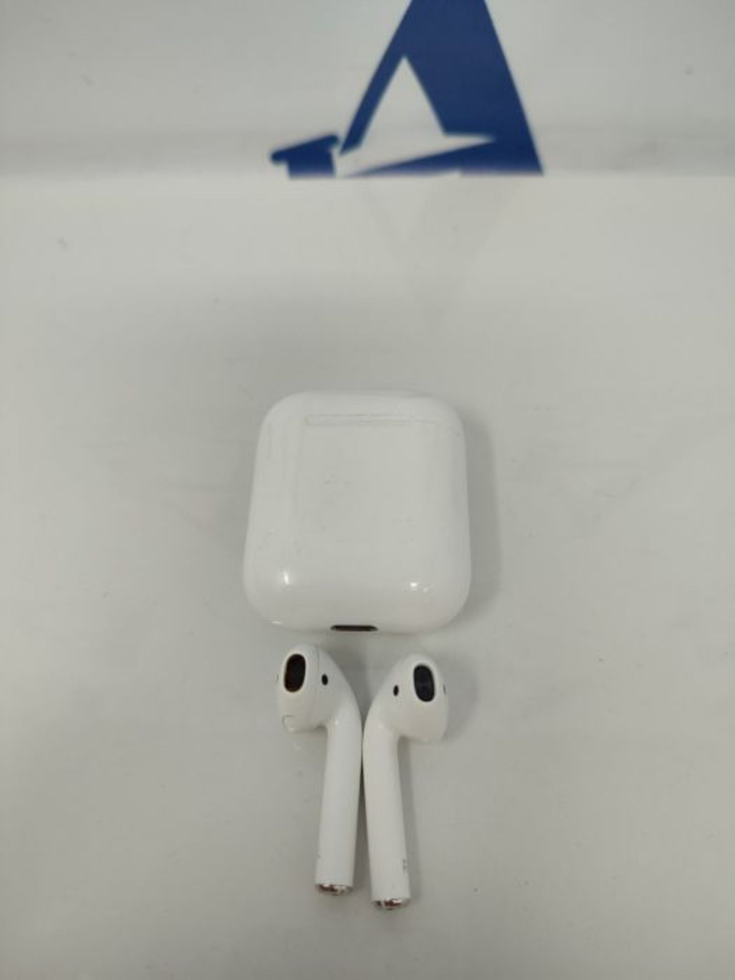 RRP £177.00 Apple AirPods with wired Charging Case (2nd generation) - Image 2 of 2