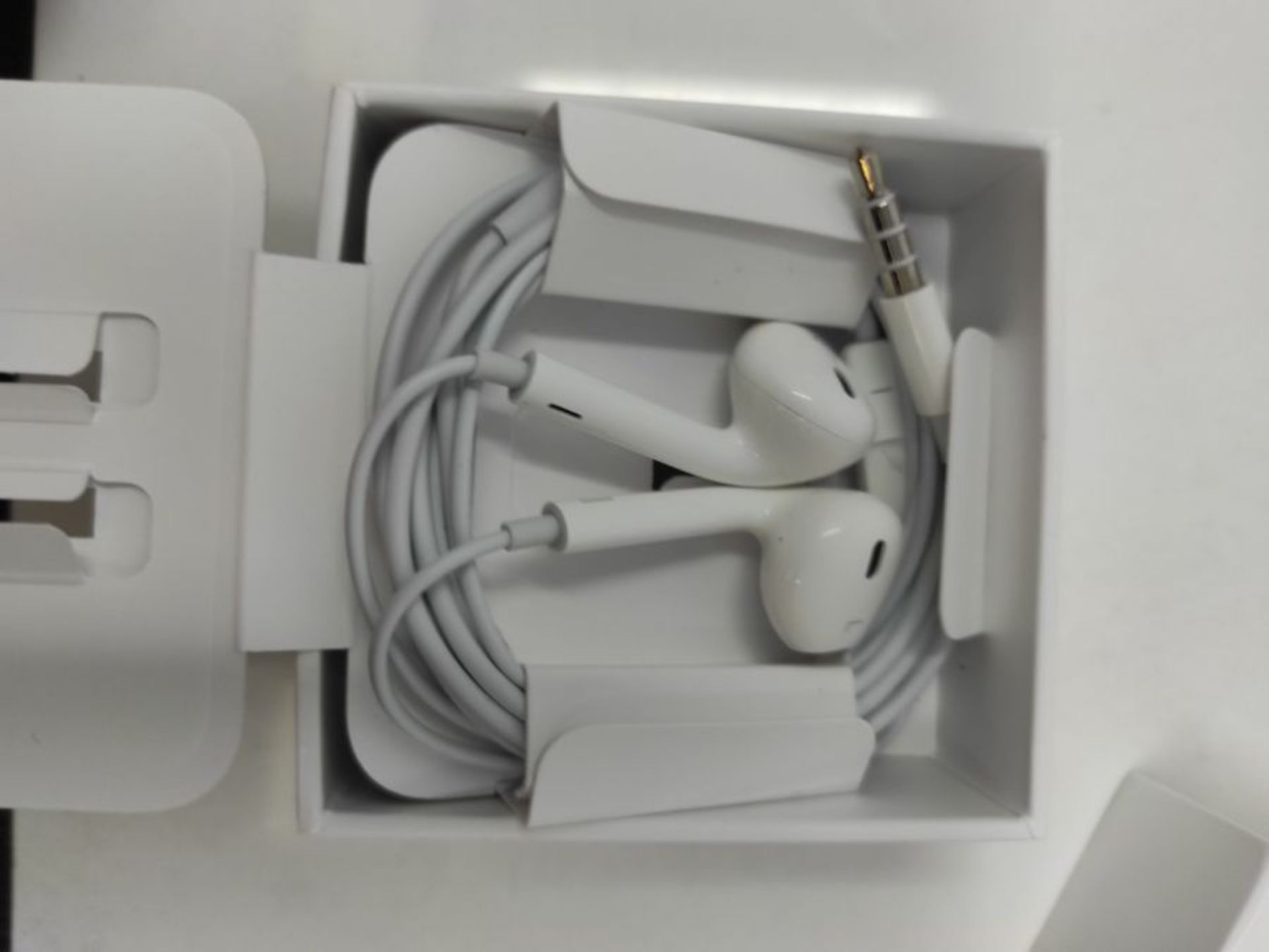 Apple EarPods with 3.5mm Headphone Plug - White - Image 3 of 3