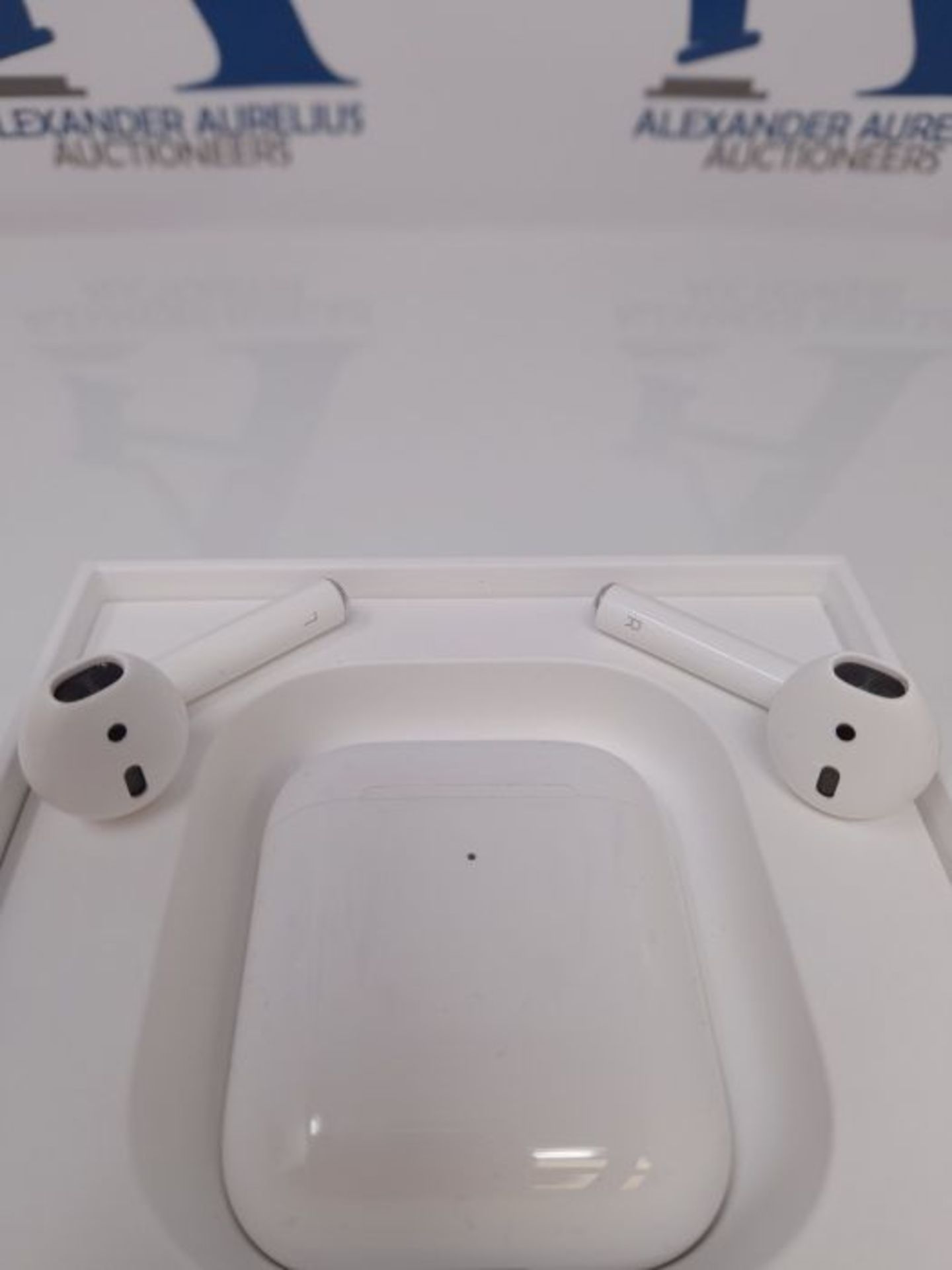 RRP £174.00 Apple AirPods with Wireless Charging Case - Image 3 of 3