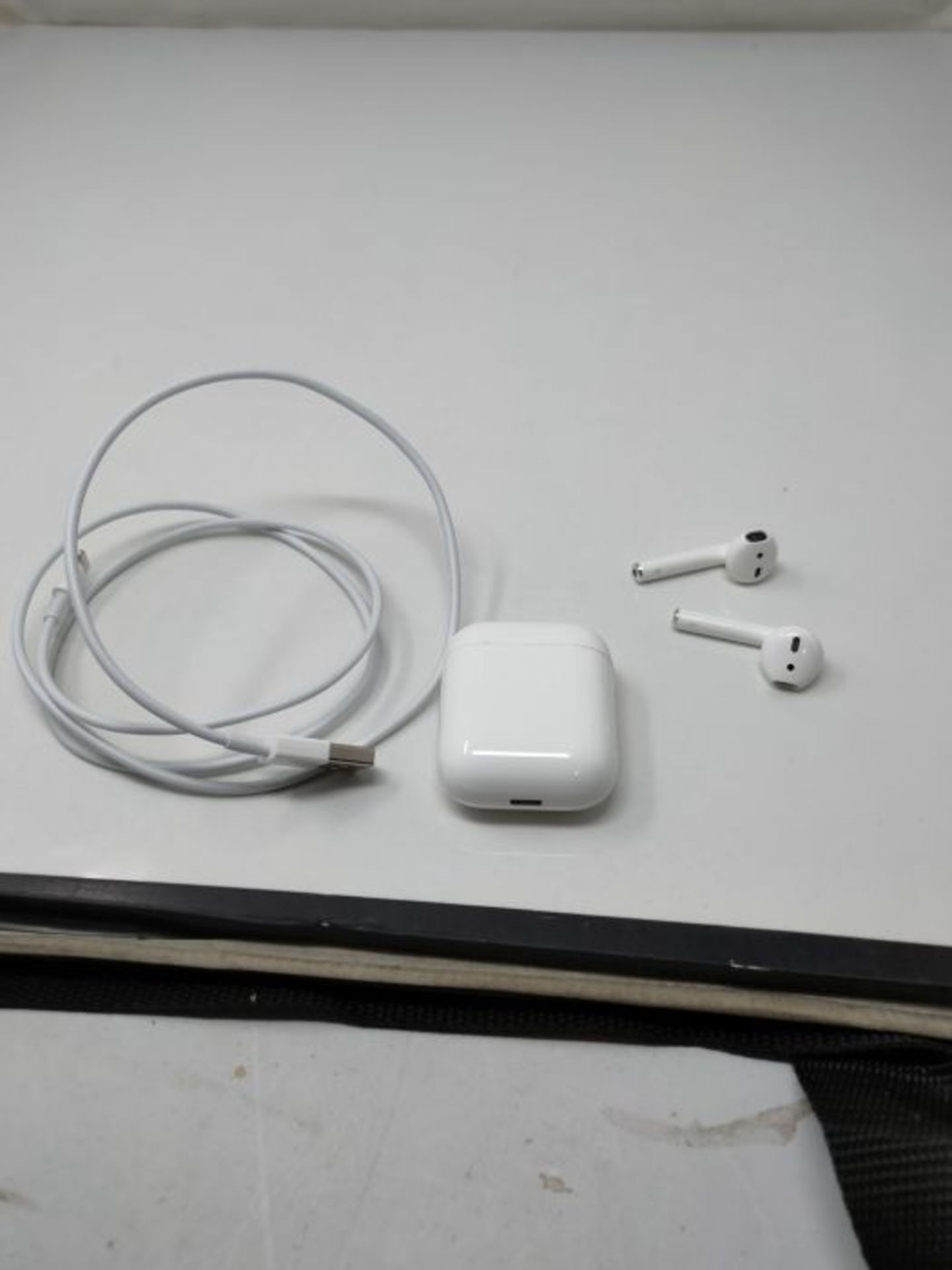 RRP £159.00 Apple AirPods with Charging Case (Wired) - Image 3 of 3