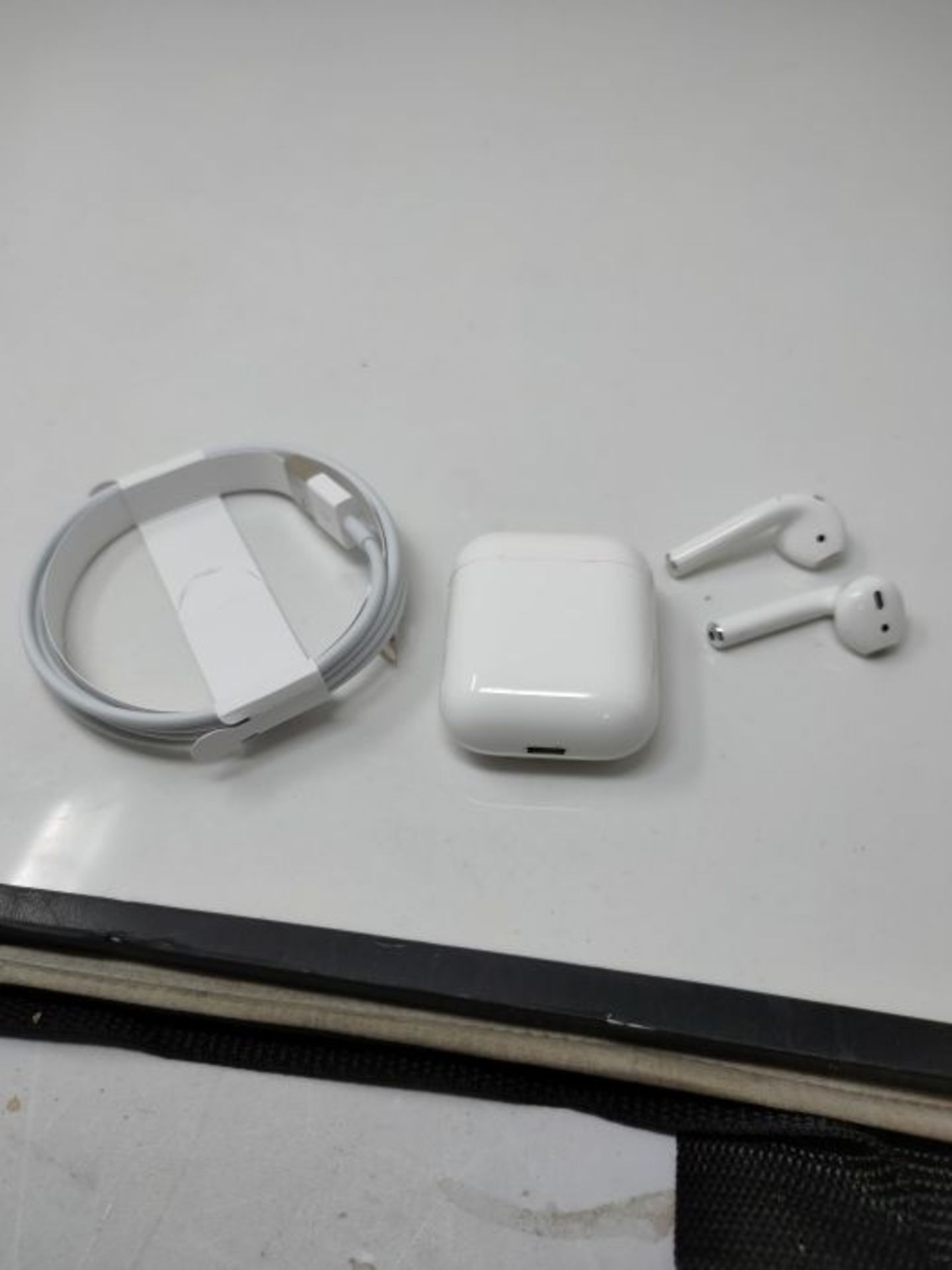 RRP £159.00 Apple AirPods with Charging Case (Wired) - Image 3 of 3