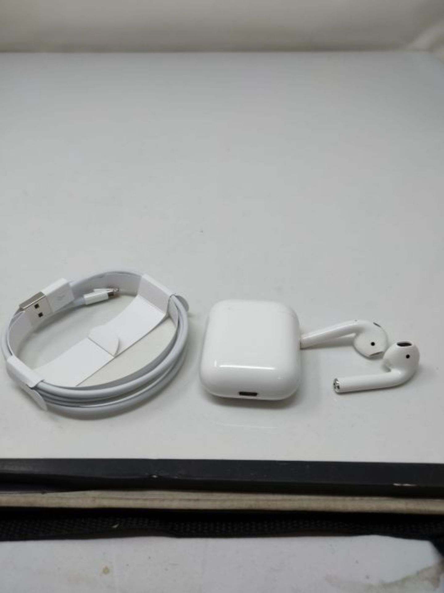 RRP £159.00 Apple AirPods with Charging Case (Wired) - Image 3 of 3