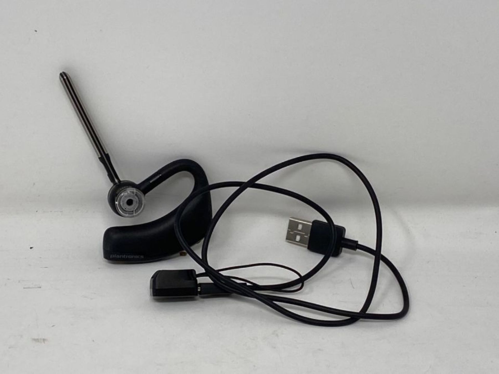 RRP £65.00 Plantronics - Voyager Legend (Poly) - Bluetooth Single-Ear (Monaural) Headset - Connec - Image 2 of 2