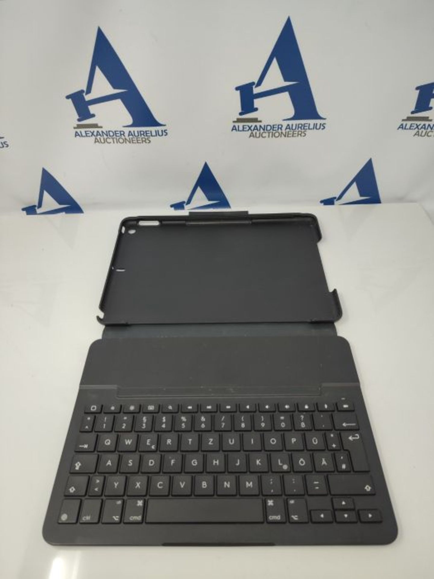 RRP £72.00 Logitech SLIM FOLIO iPad Keyboard Case 10.2 Inch, QWERTZ German Layout - Graphite Blac - Image 2 of 2