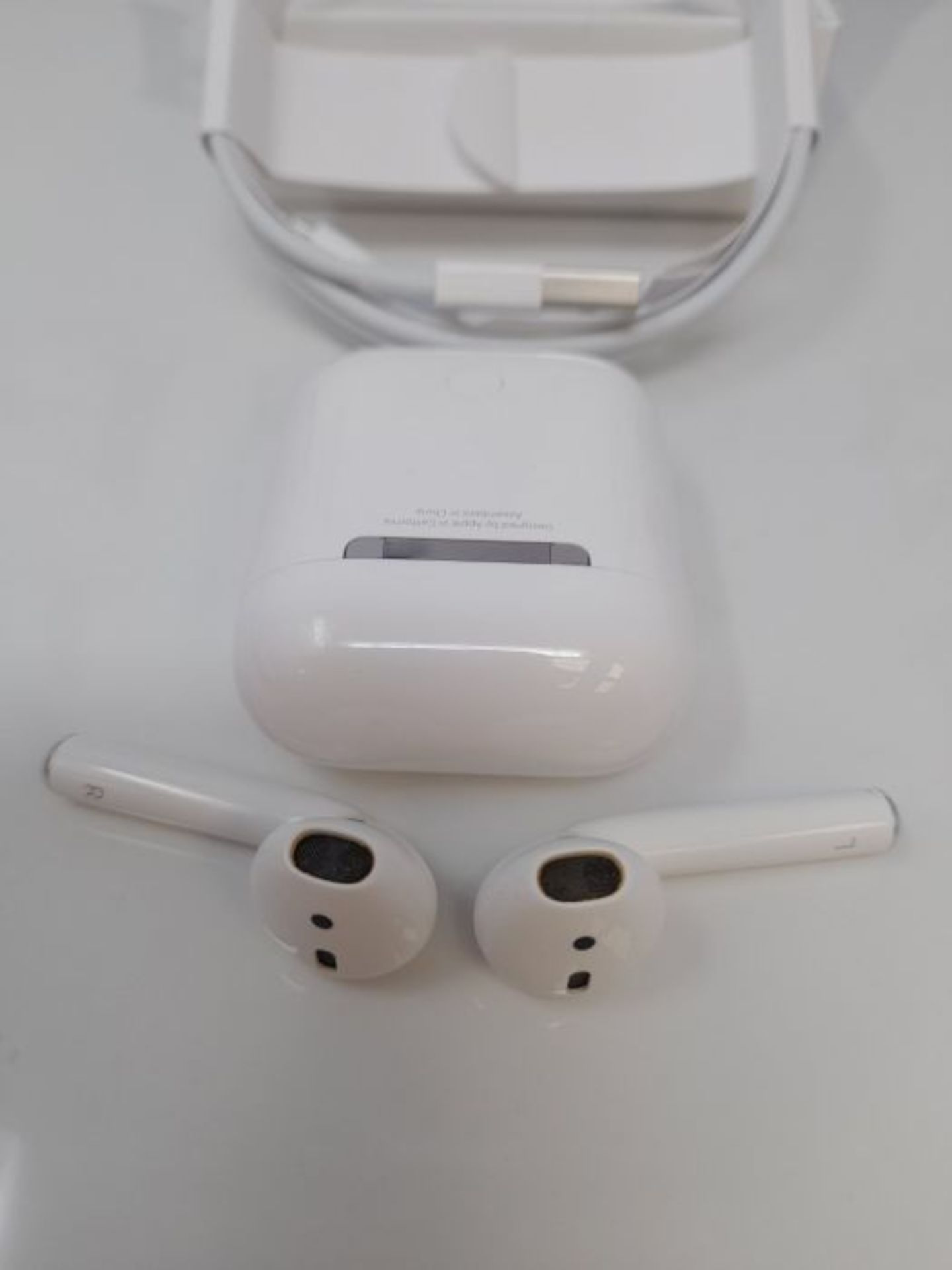 RRP £136.00 Apple AirPods with wired Charging Case (2nd generation) - Image 3 of 3