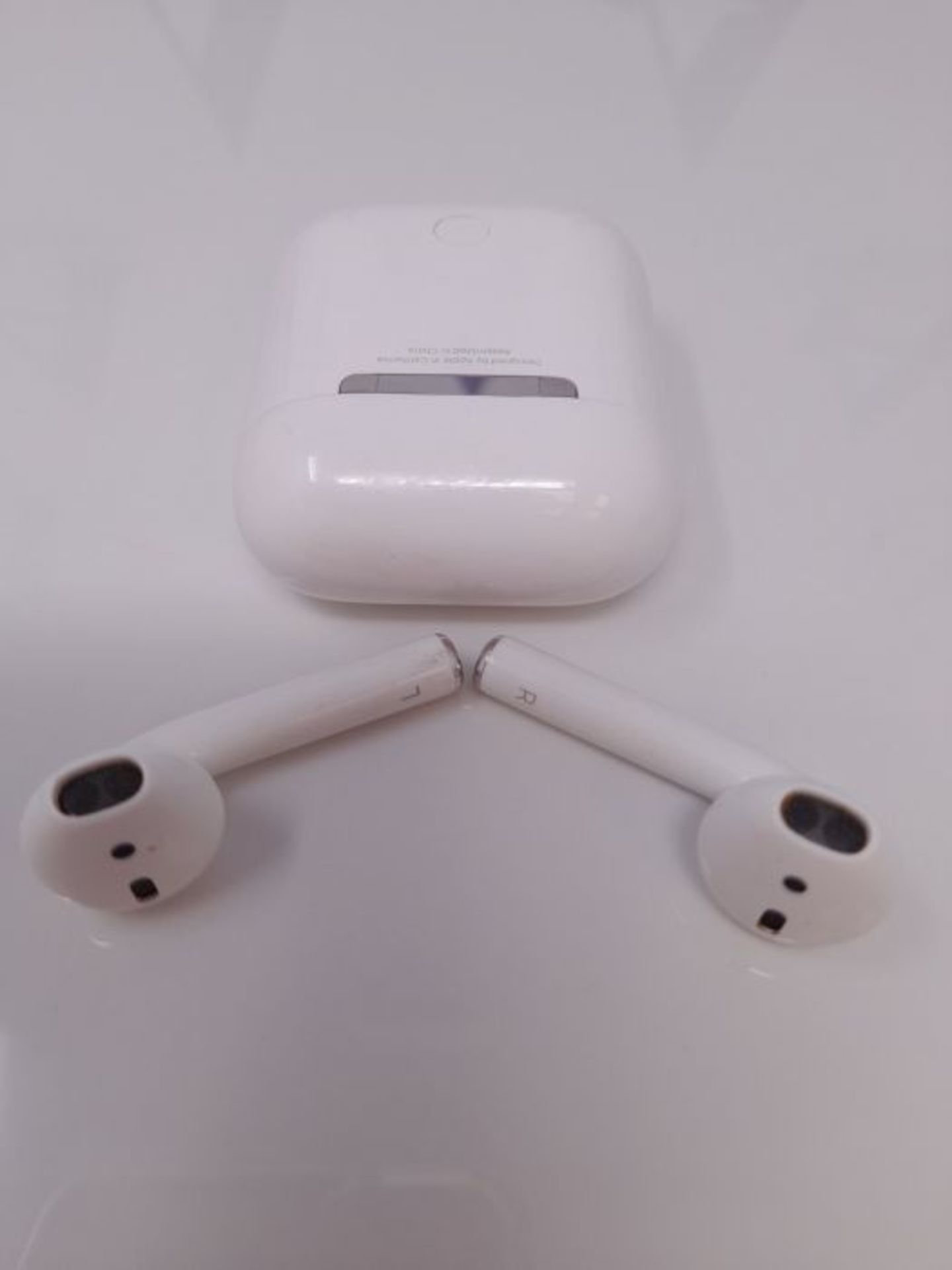 RRP £136.00 Apple AirPods with wired Charging Case (2nd generation) - Image 3 of 3