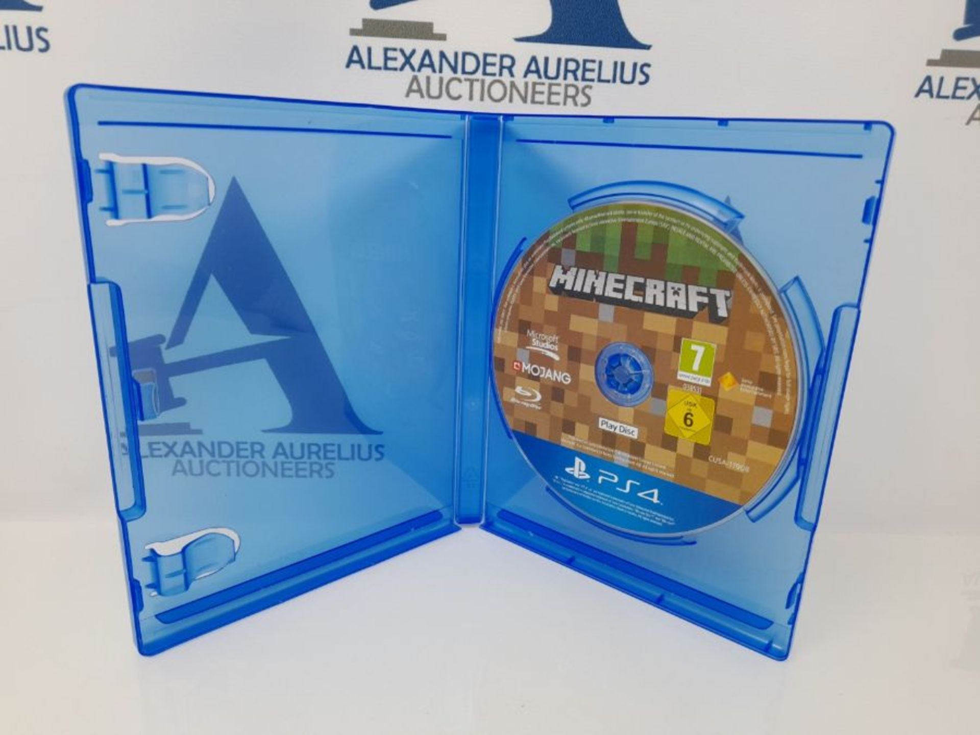 Minecraft + Starter Pack Edition - PlayStation 4 - Image 2 of 3