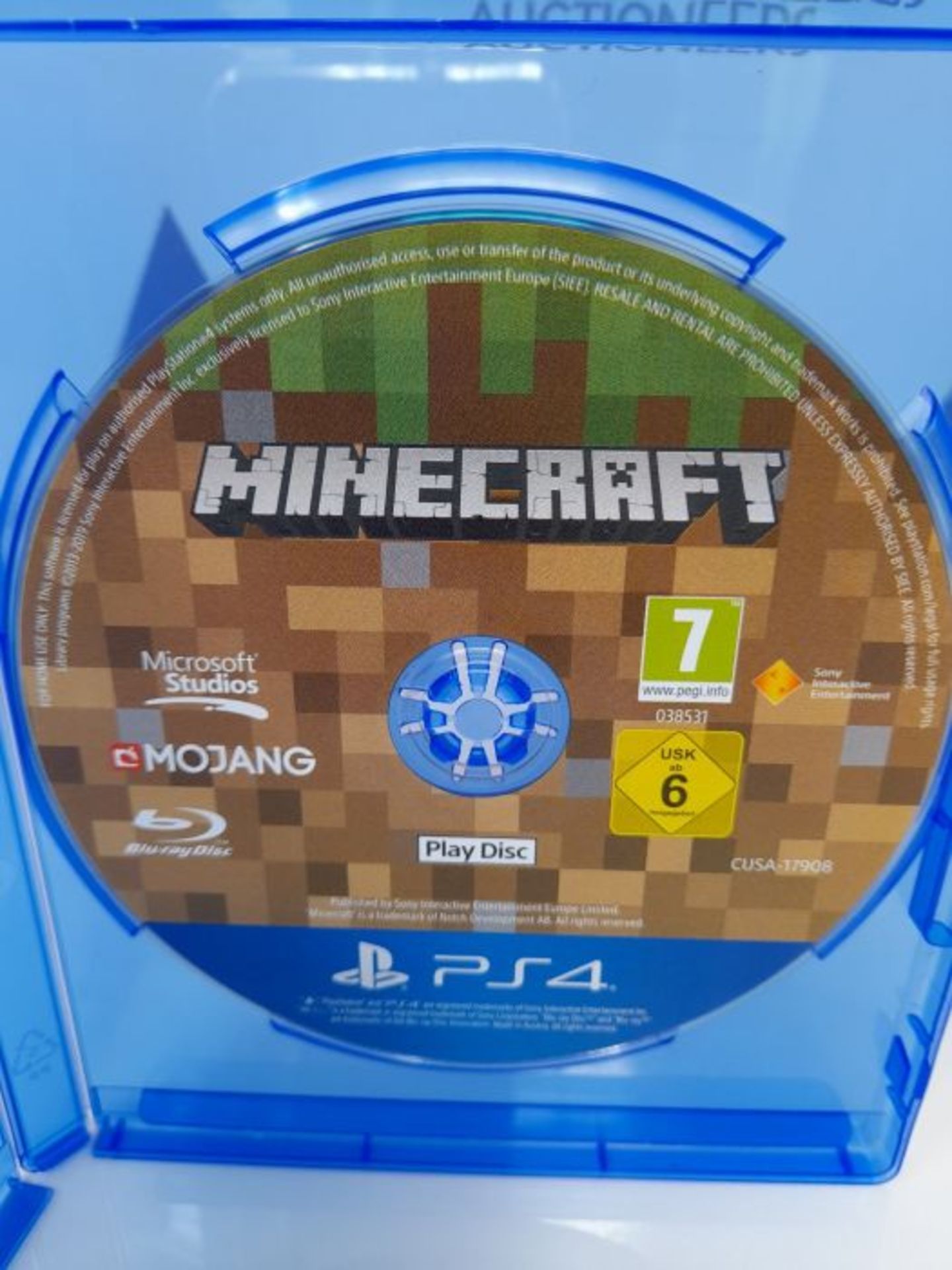 Minecraft + Starter Pack Edition - PlayStation 4 - Image 3 of 3