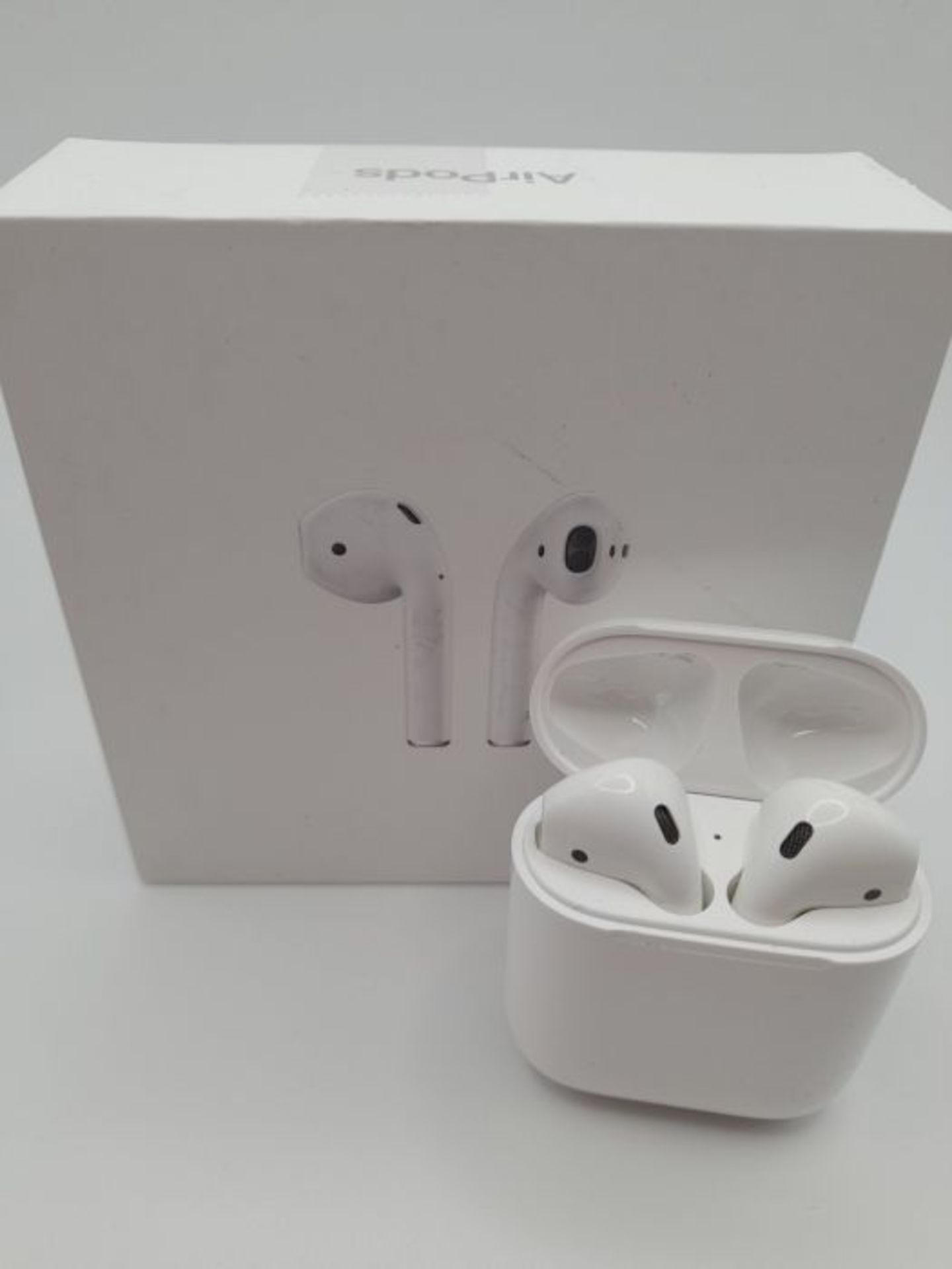 RRP £177.00 Apple AirPods with wired Charging Case (2nd generation) - Image 2 of 3