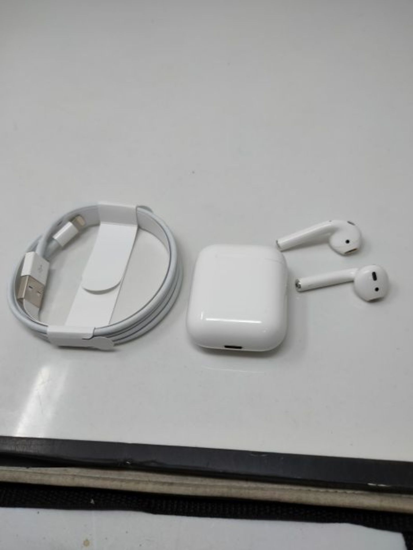 RRP £159.00 Apple AirPods with Charging Case (Wired) - Image 3 of 3