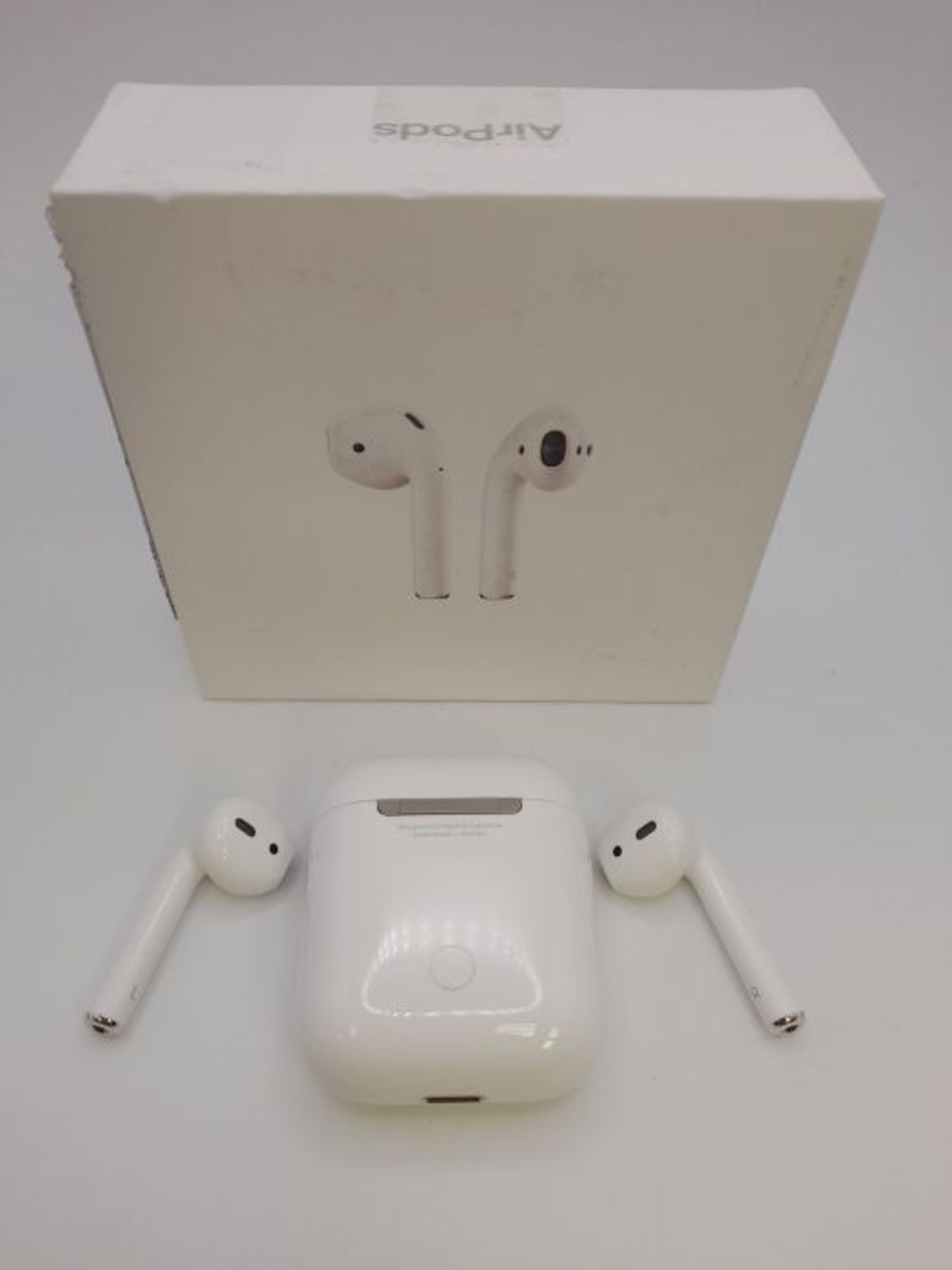 RRP £177.00 Apple AirPods with wired Charging Case (2nd generation) - Image 3 of 3